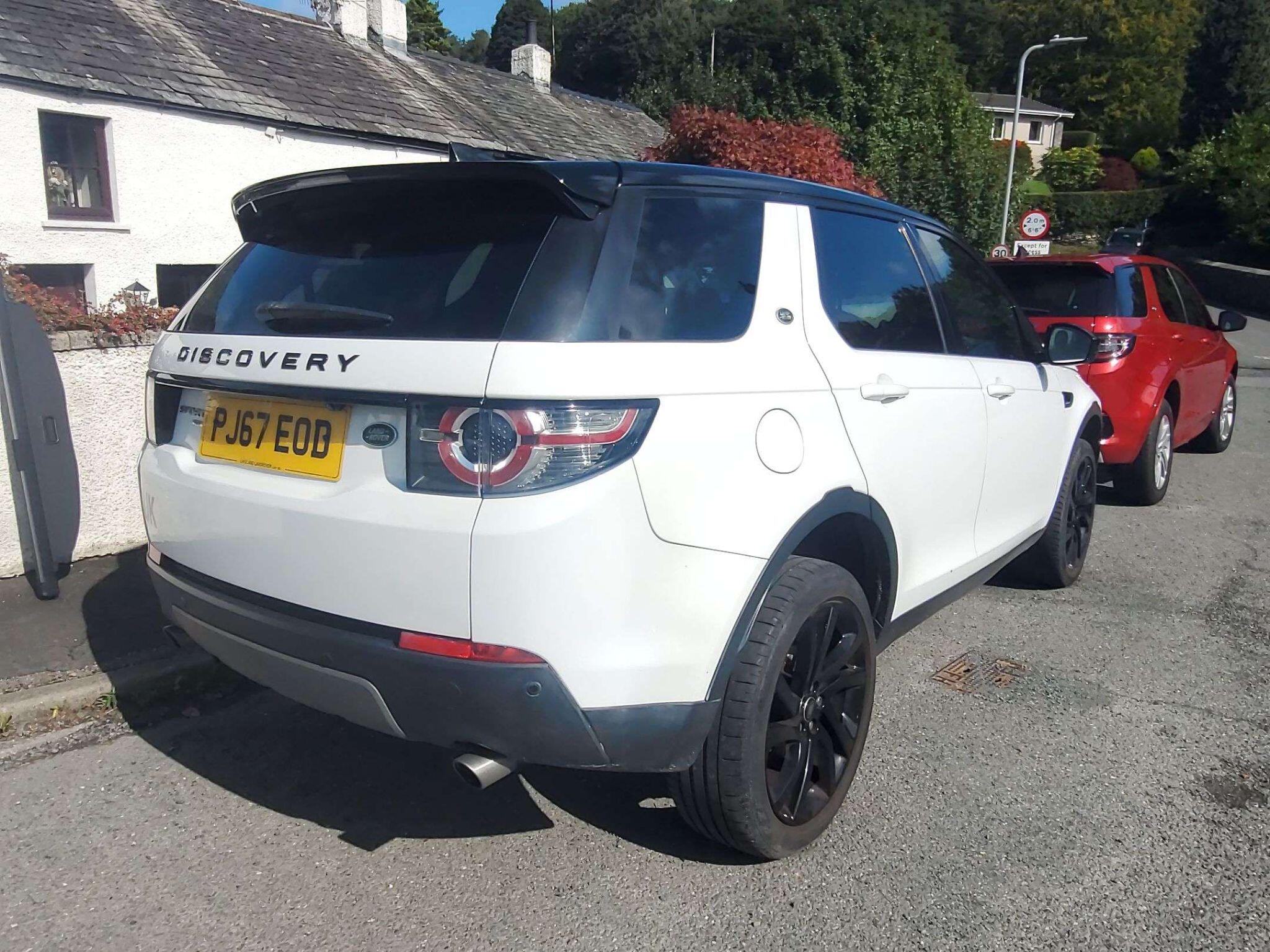 Land Rover Discovery Sport view 2