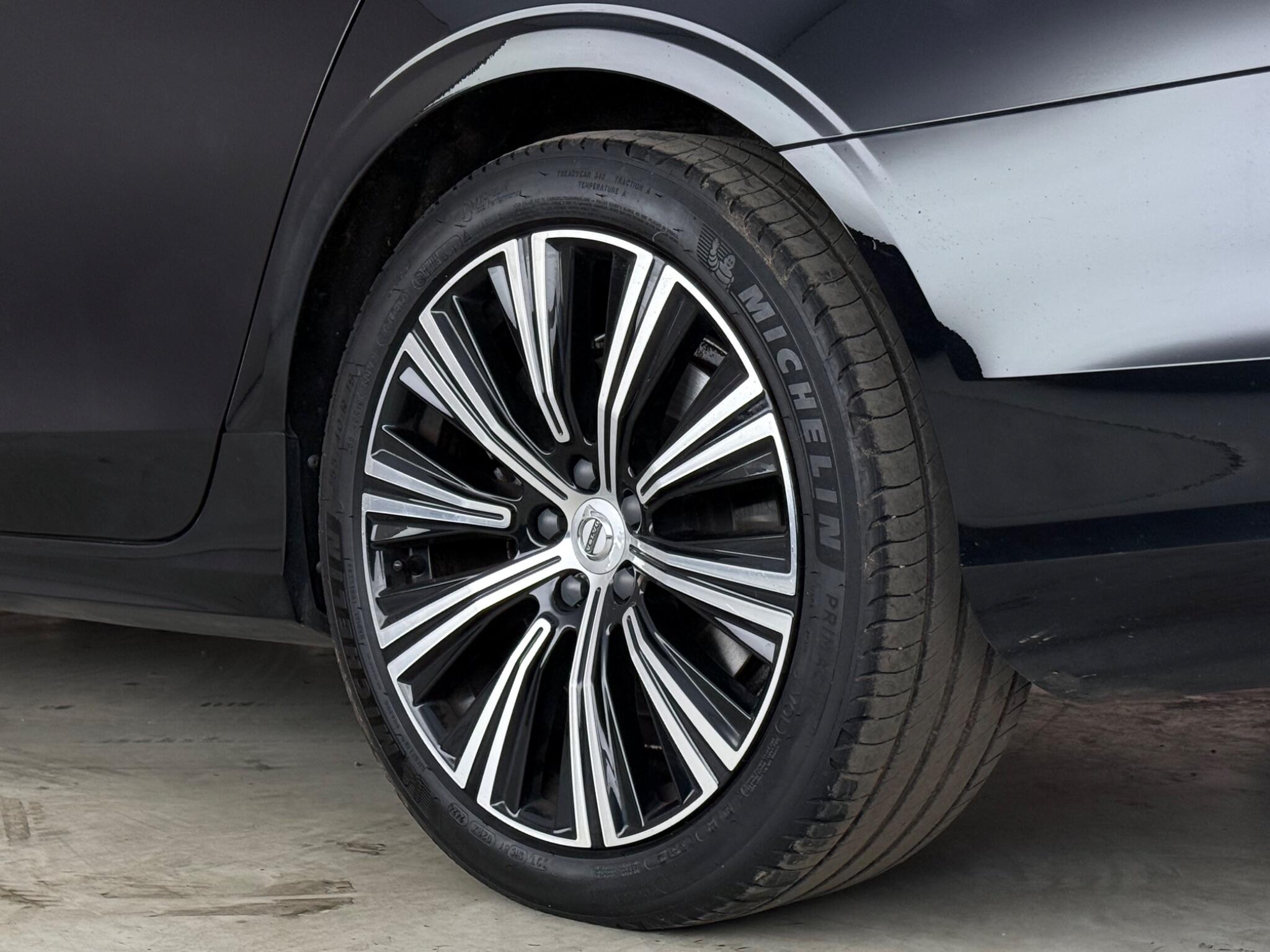 Volvo S90 view 9