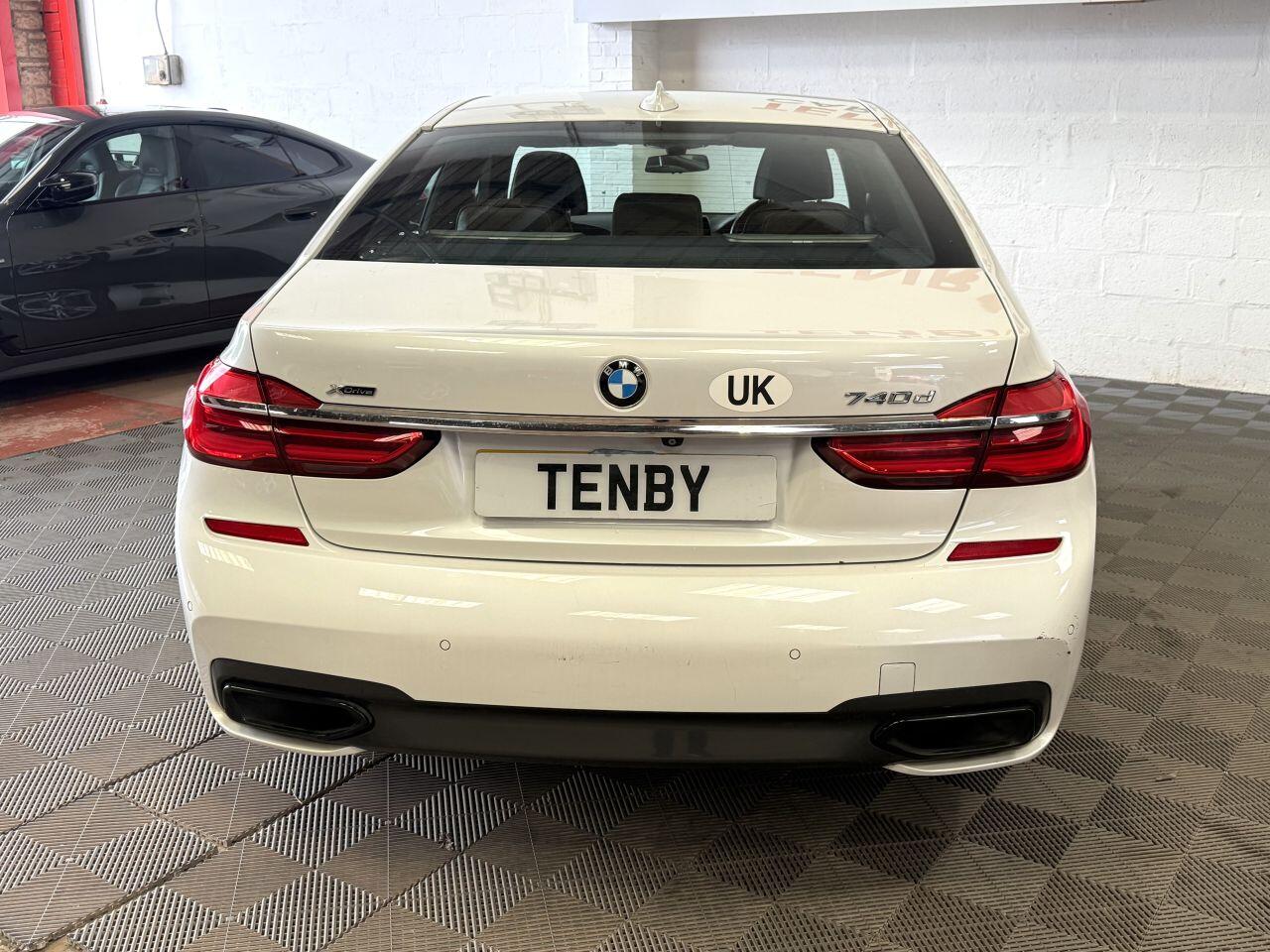 BMW 7 Series view 8