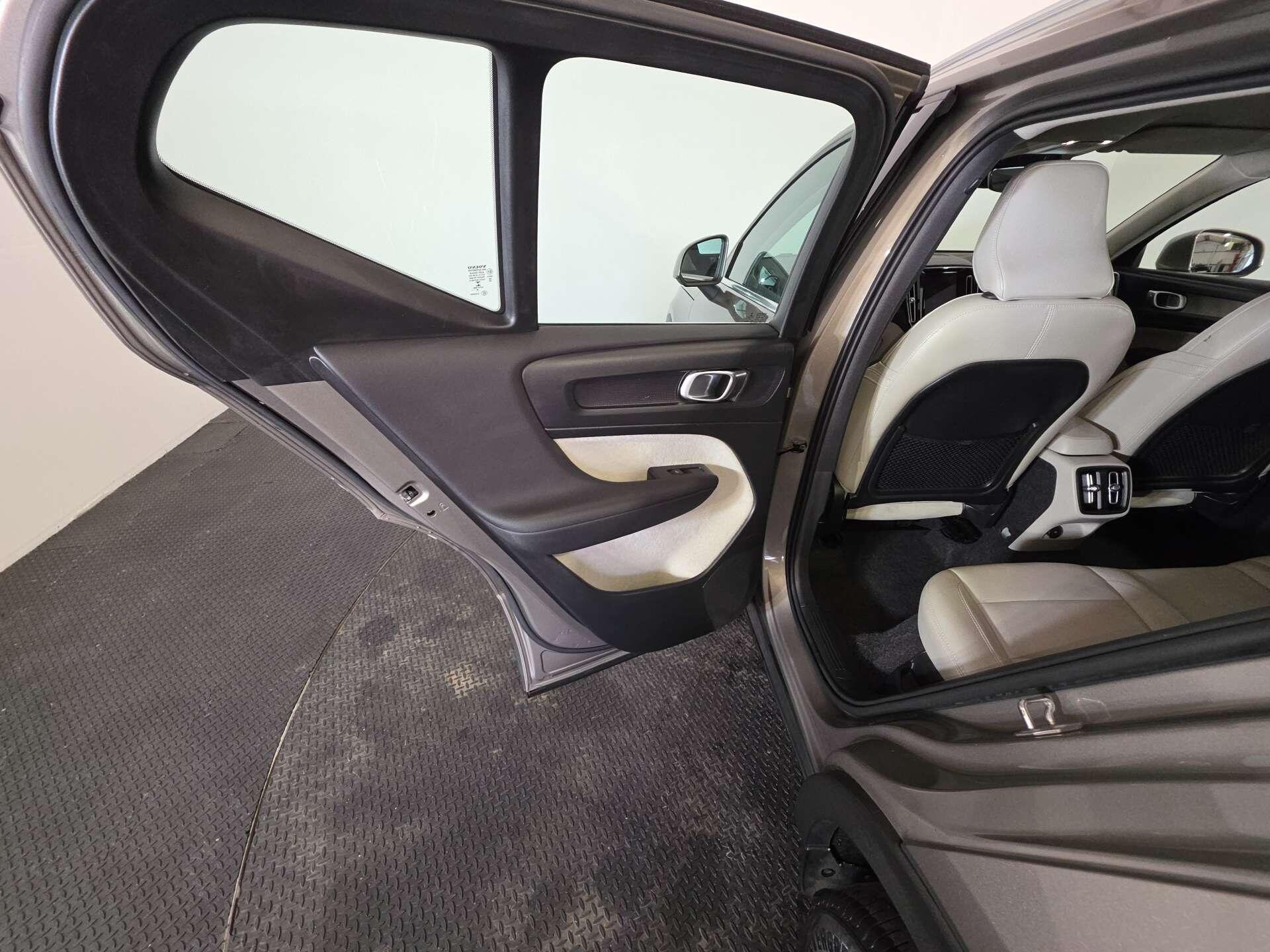 Volvo XC40 view 56