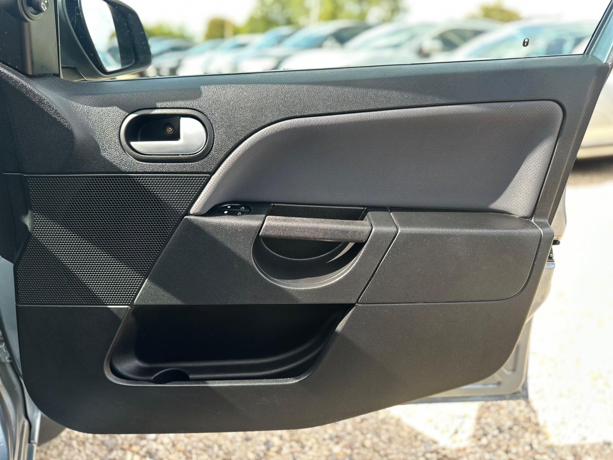 Ford Fiesta view 48