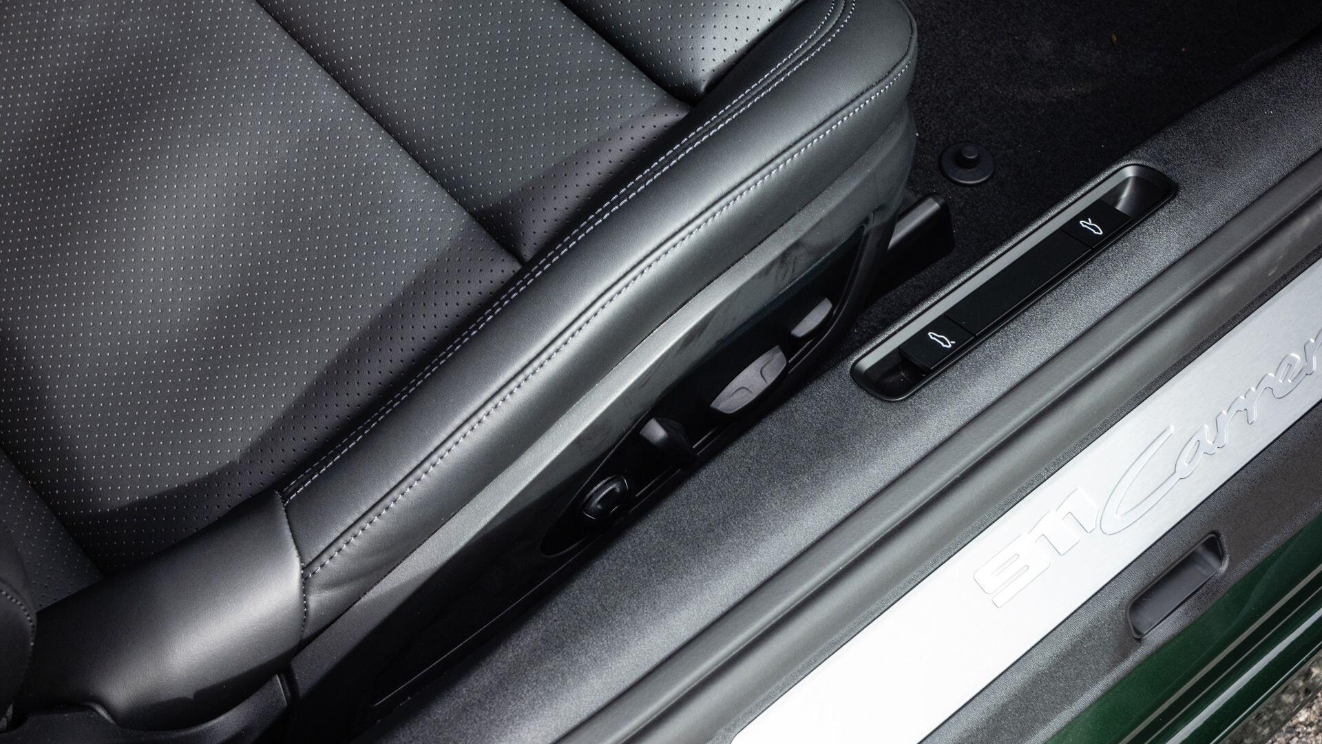 Porsche 911 view 38