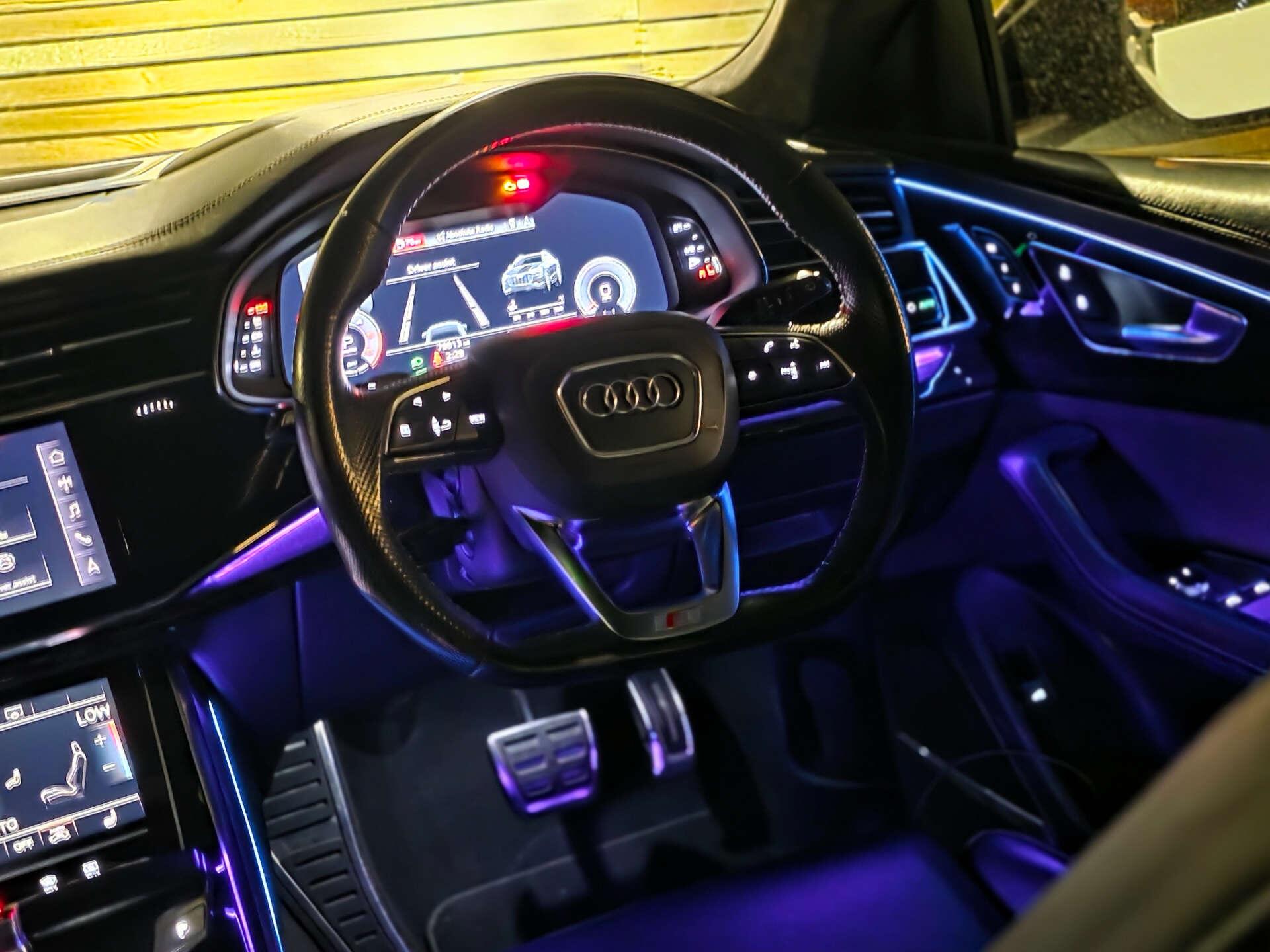 Audi Q8 view 17