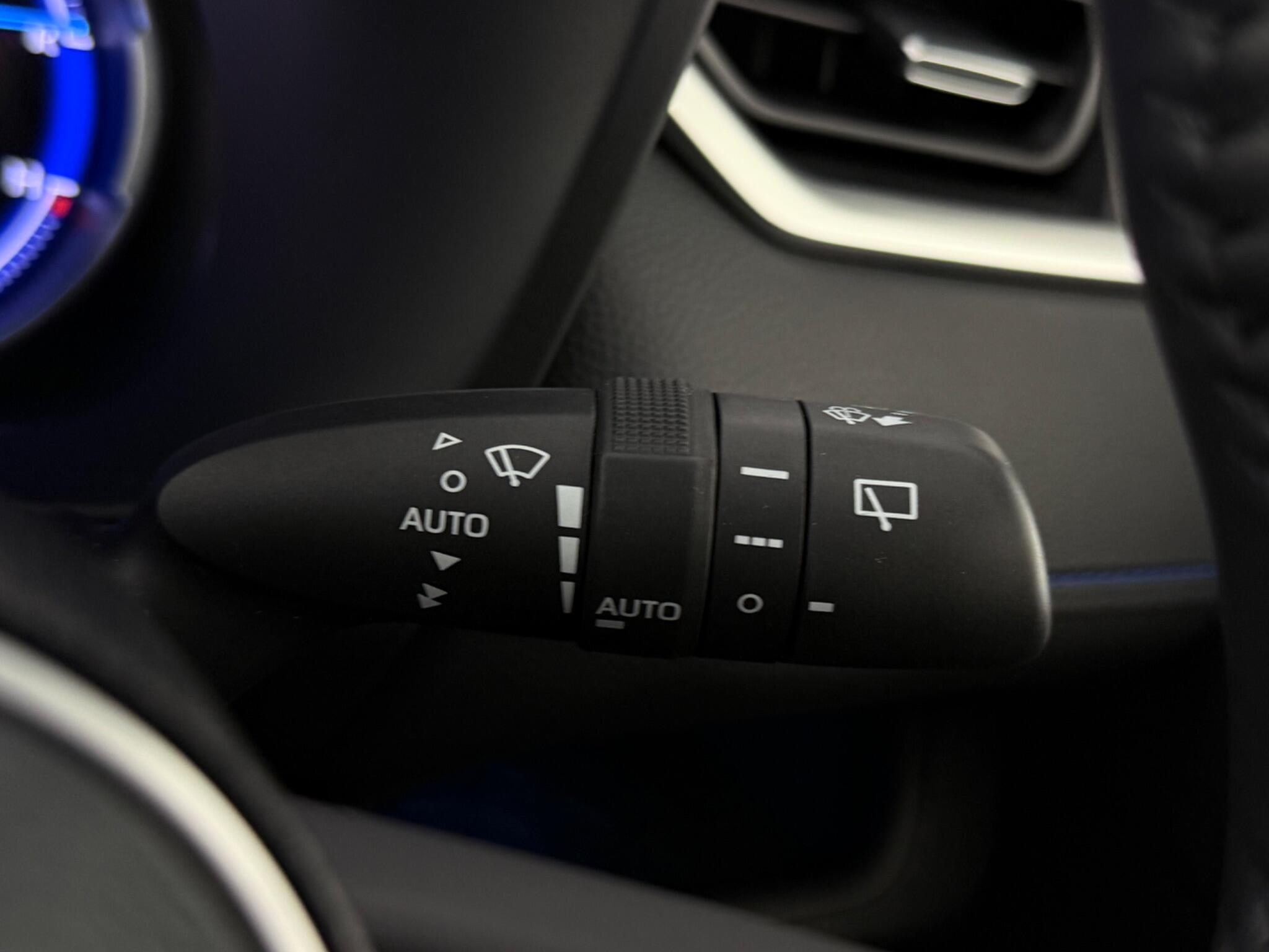 Toyota Rav4 view 16