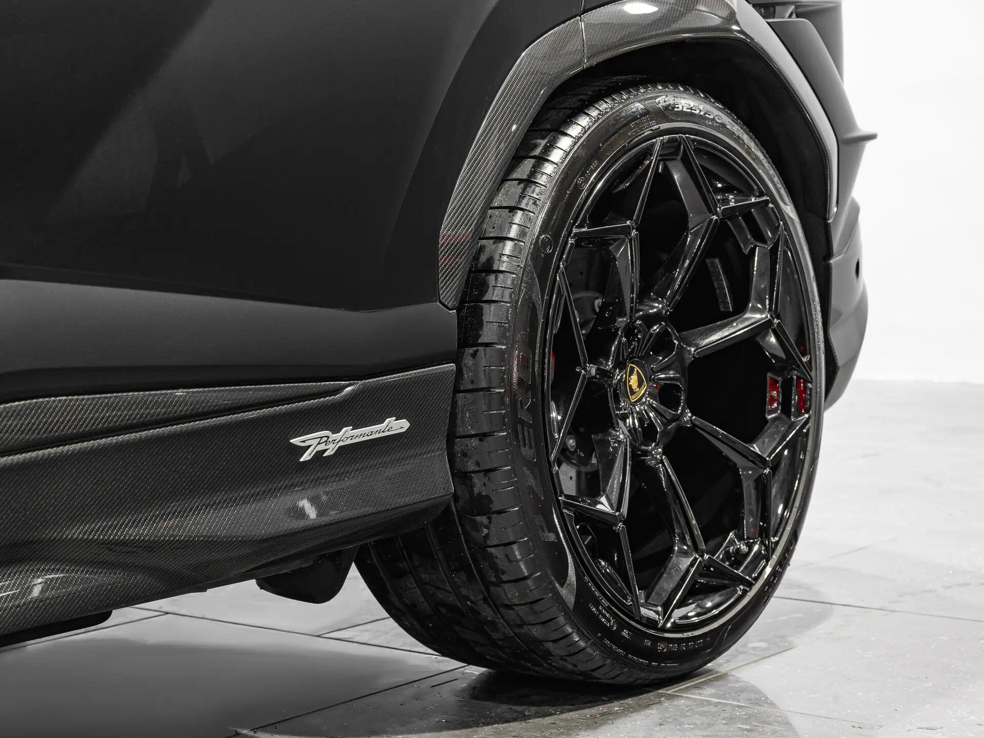 Lamborghini Urus view 15