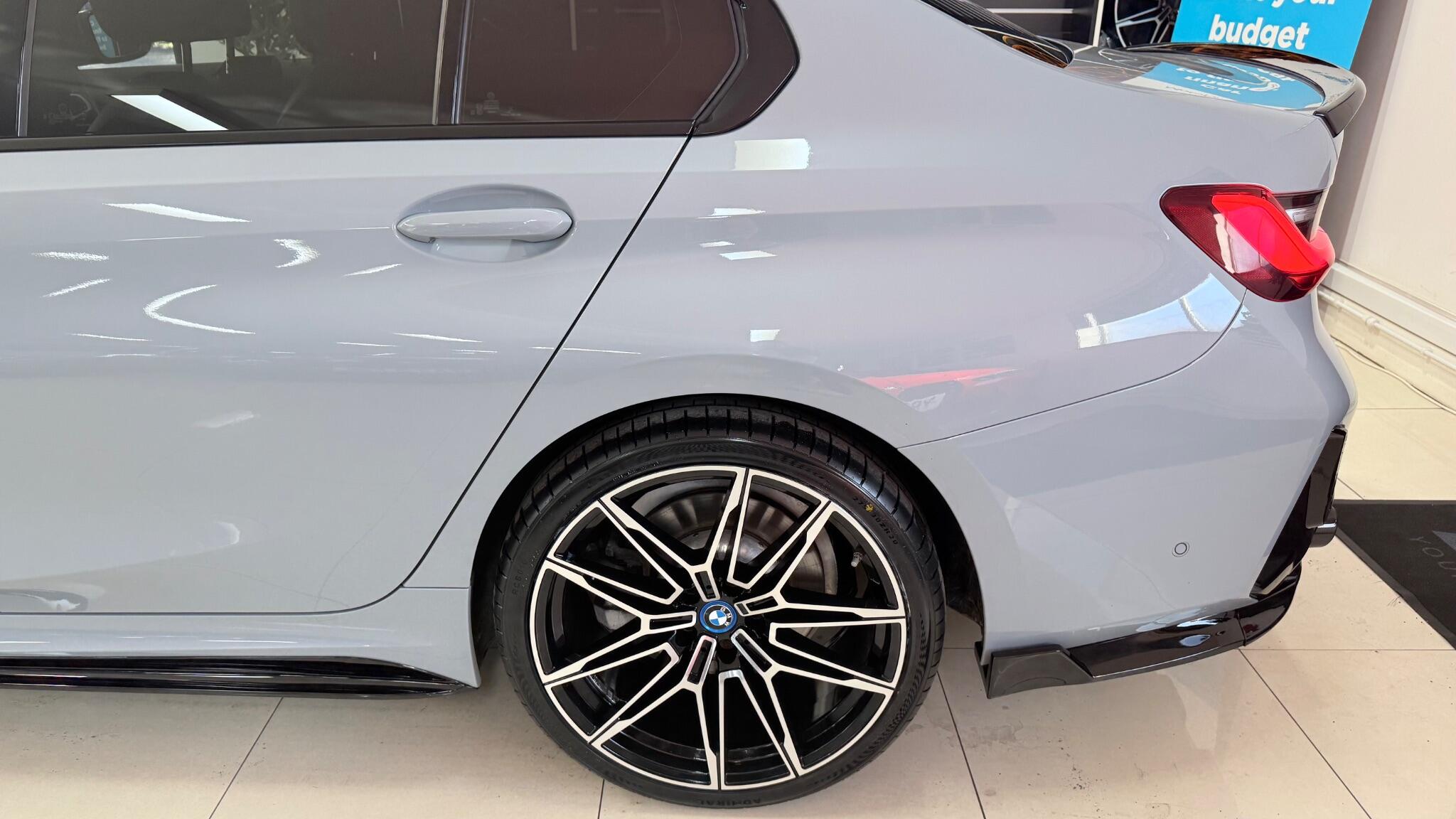 BMW 3 Series view 47