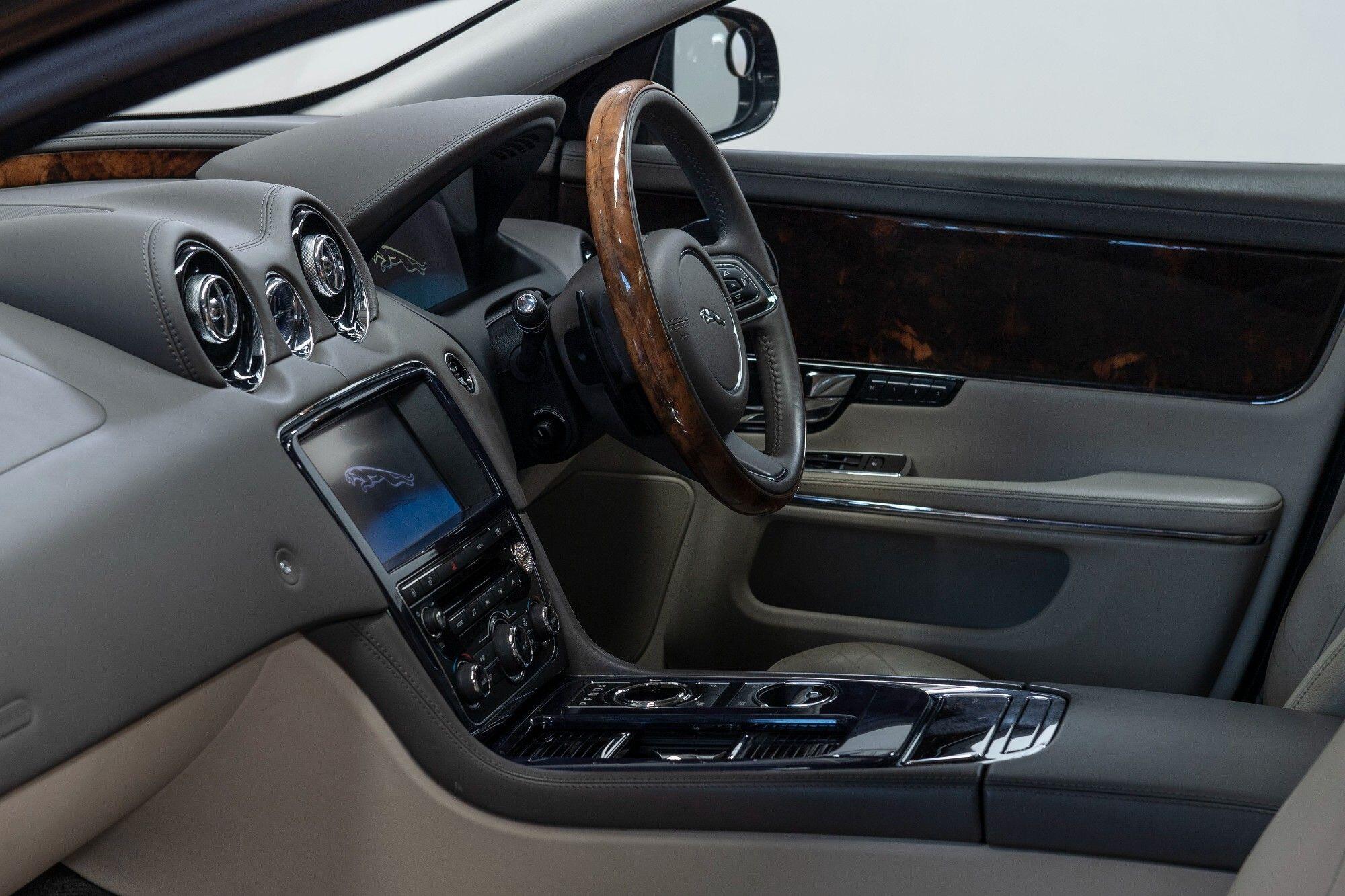 Jaguar XJ view 15