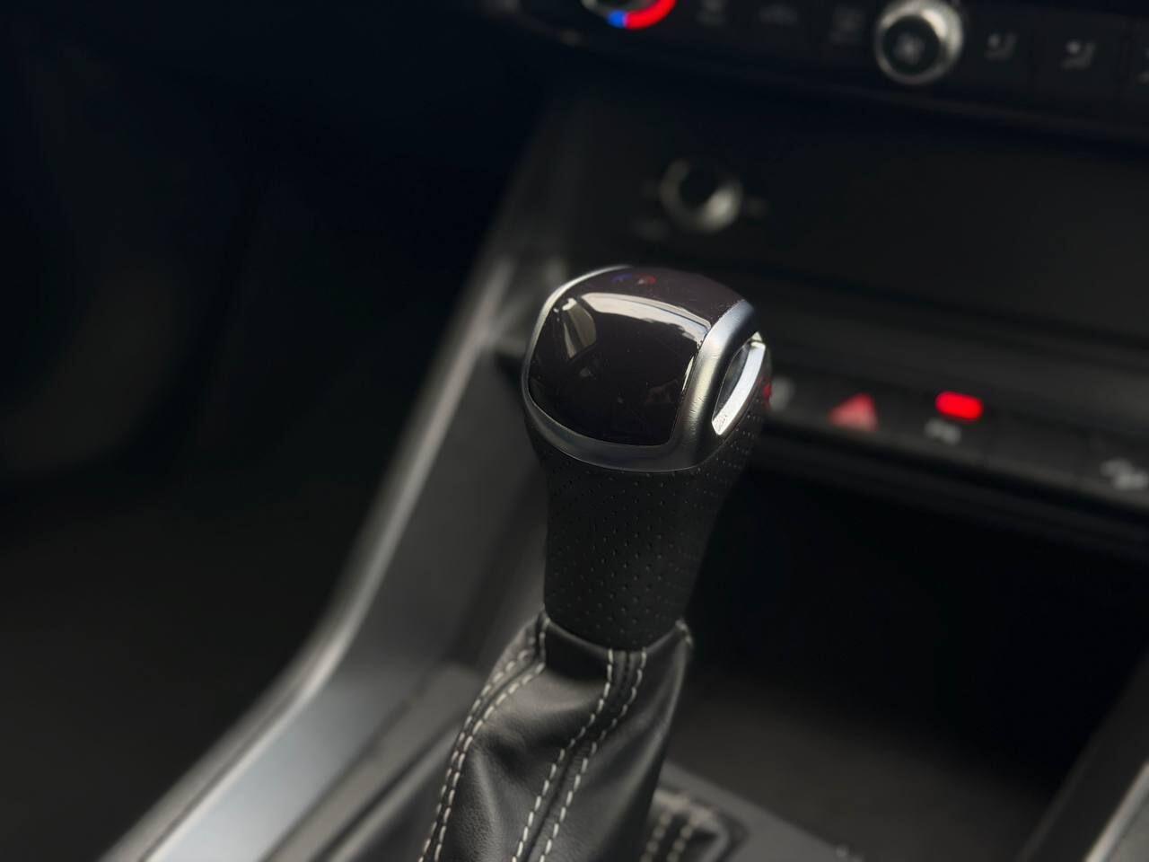 Audi Q3 view 43