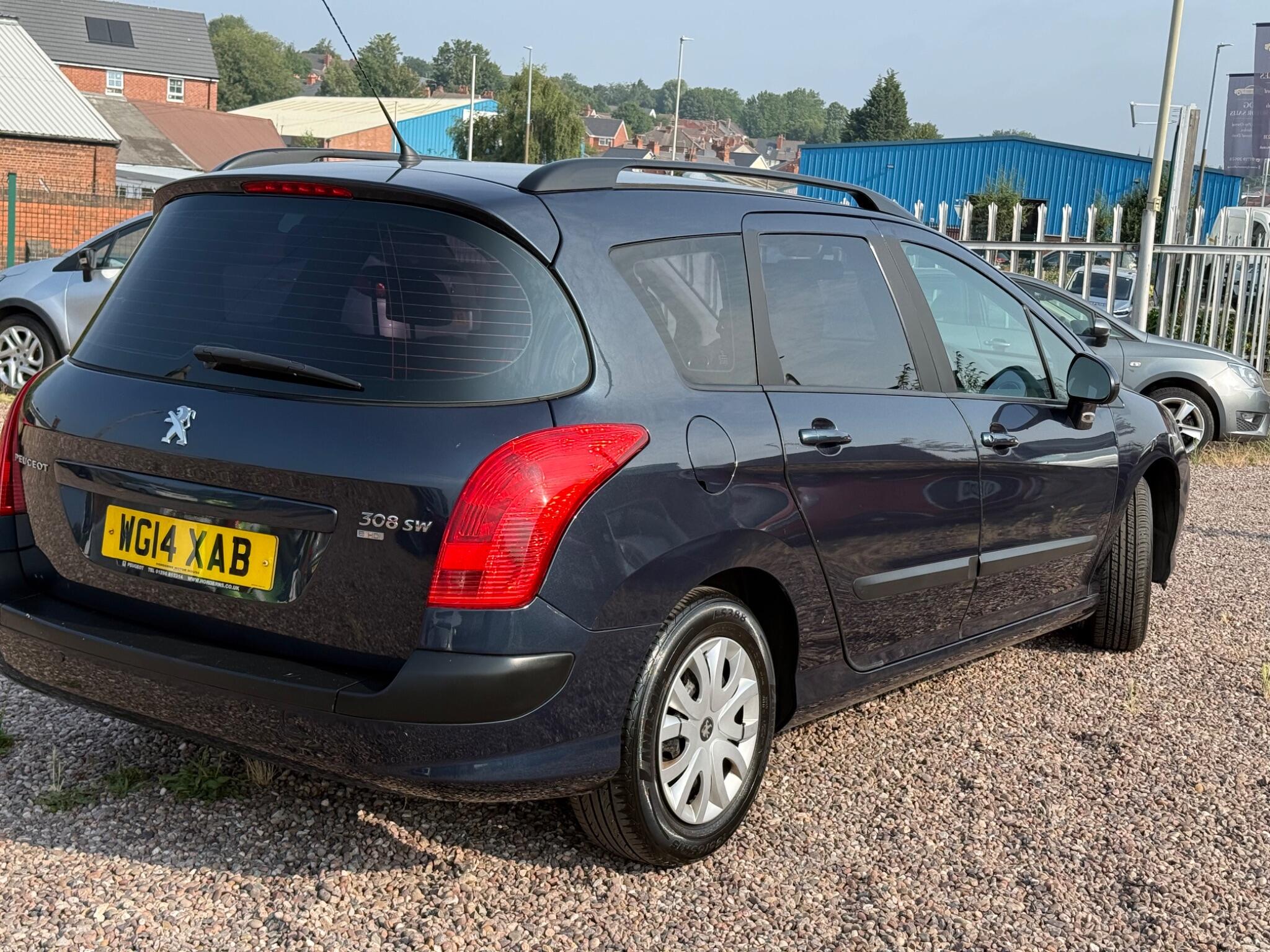 Peugeot 308 view 3