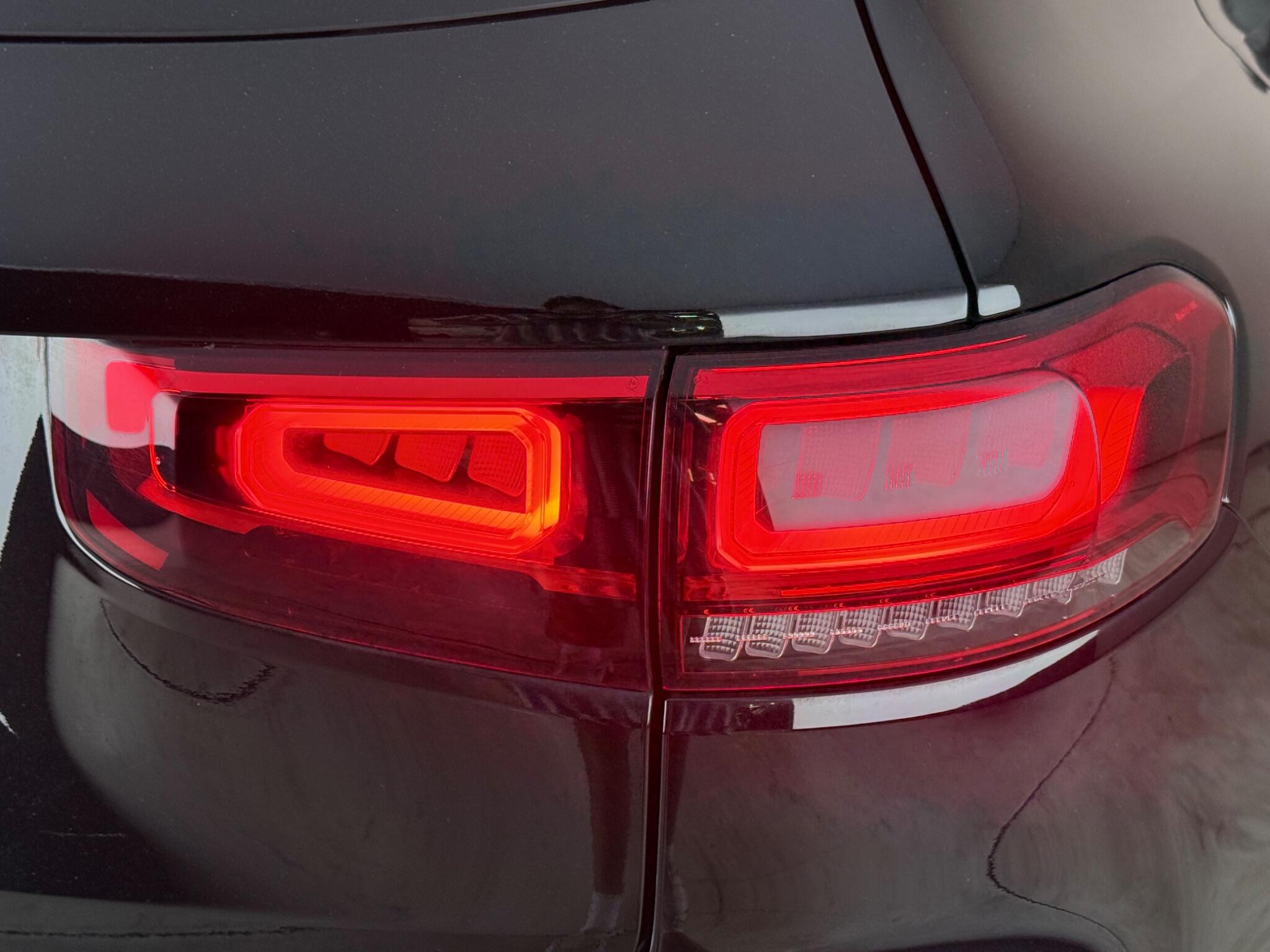 Mercedes-Benz GLB view 11