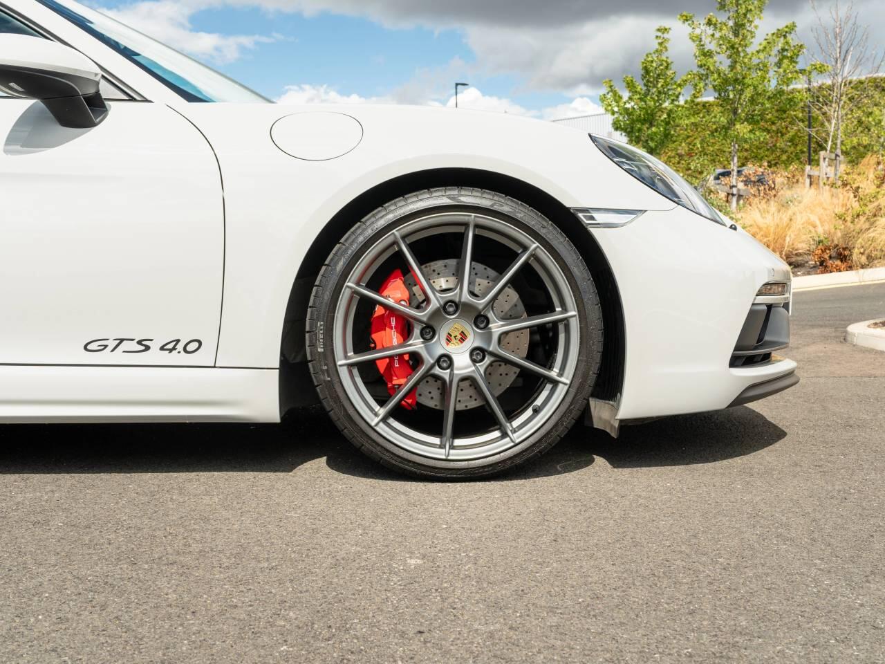 Porsche Cayman view 14