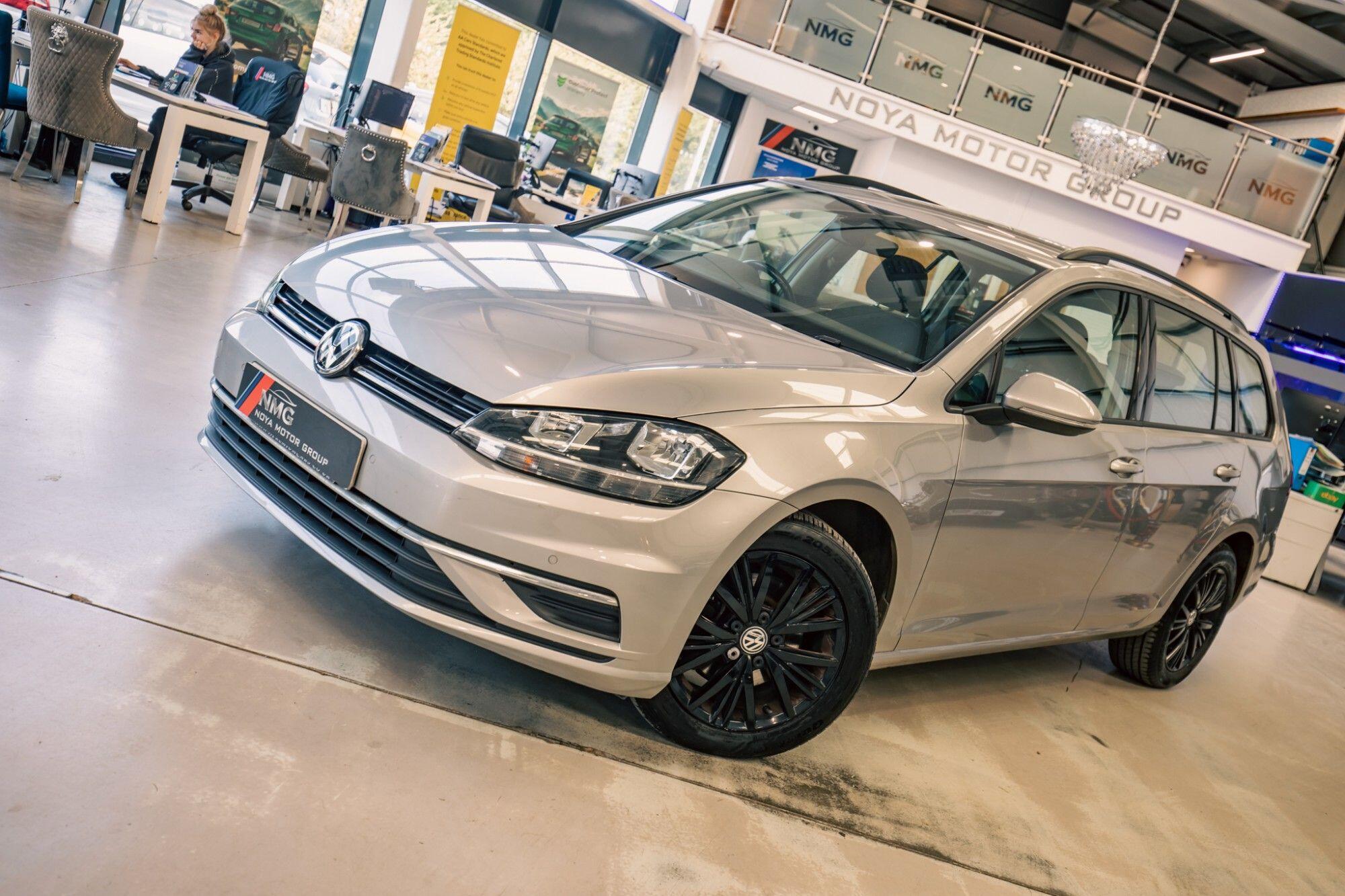 Volkswagen Golf view 5