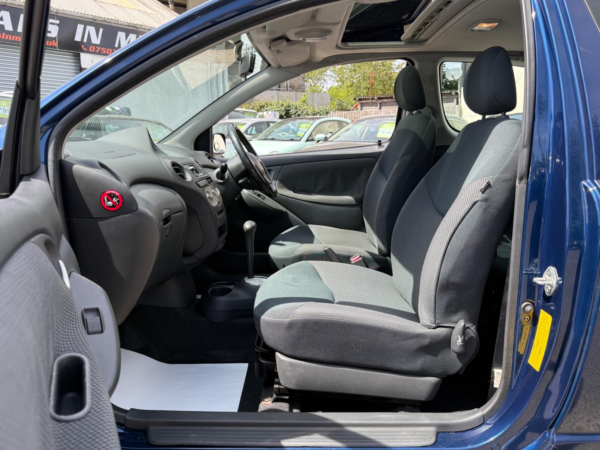 Toyota Yaris - Image 33