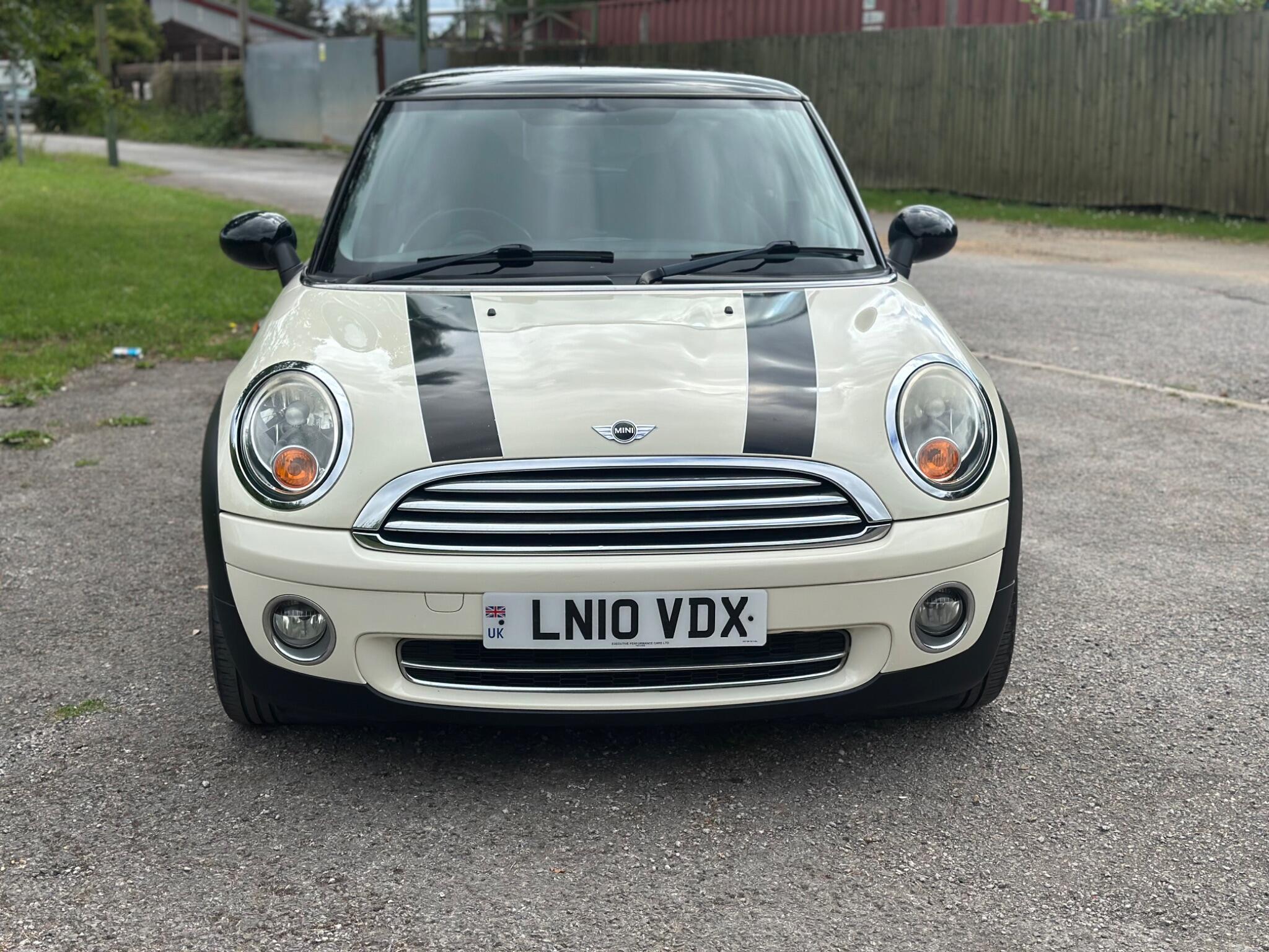 Mini Hatch view 9