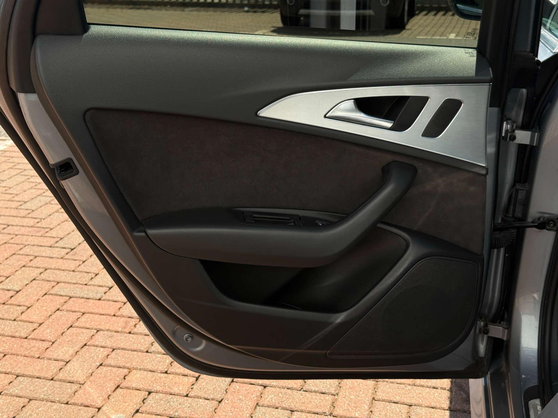 Audi A6 Saloon view 37