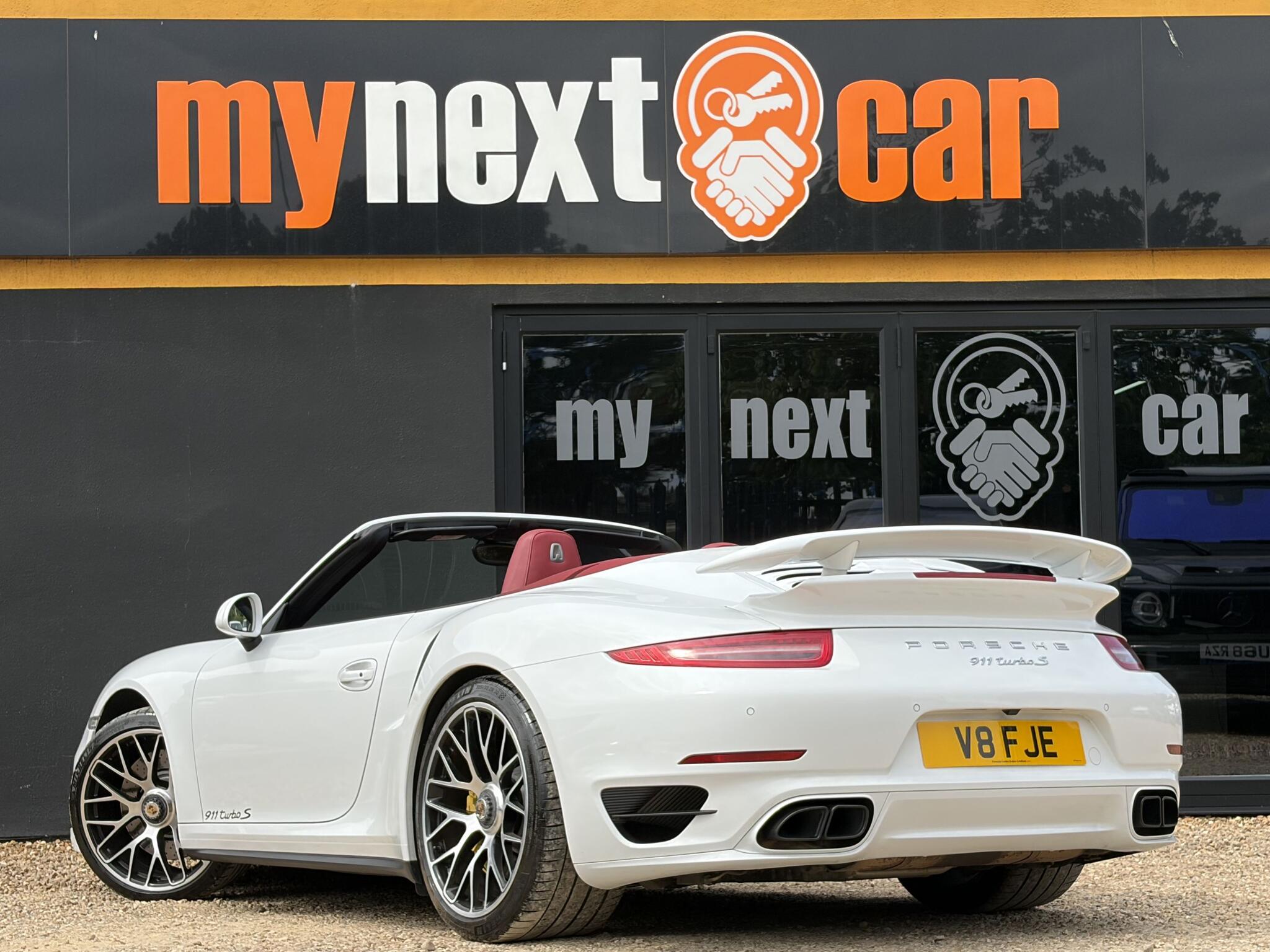 Porsche 911 view 11