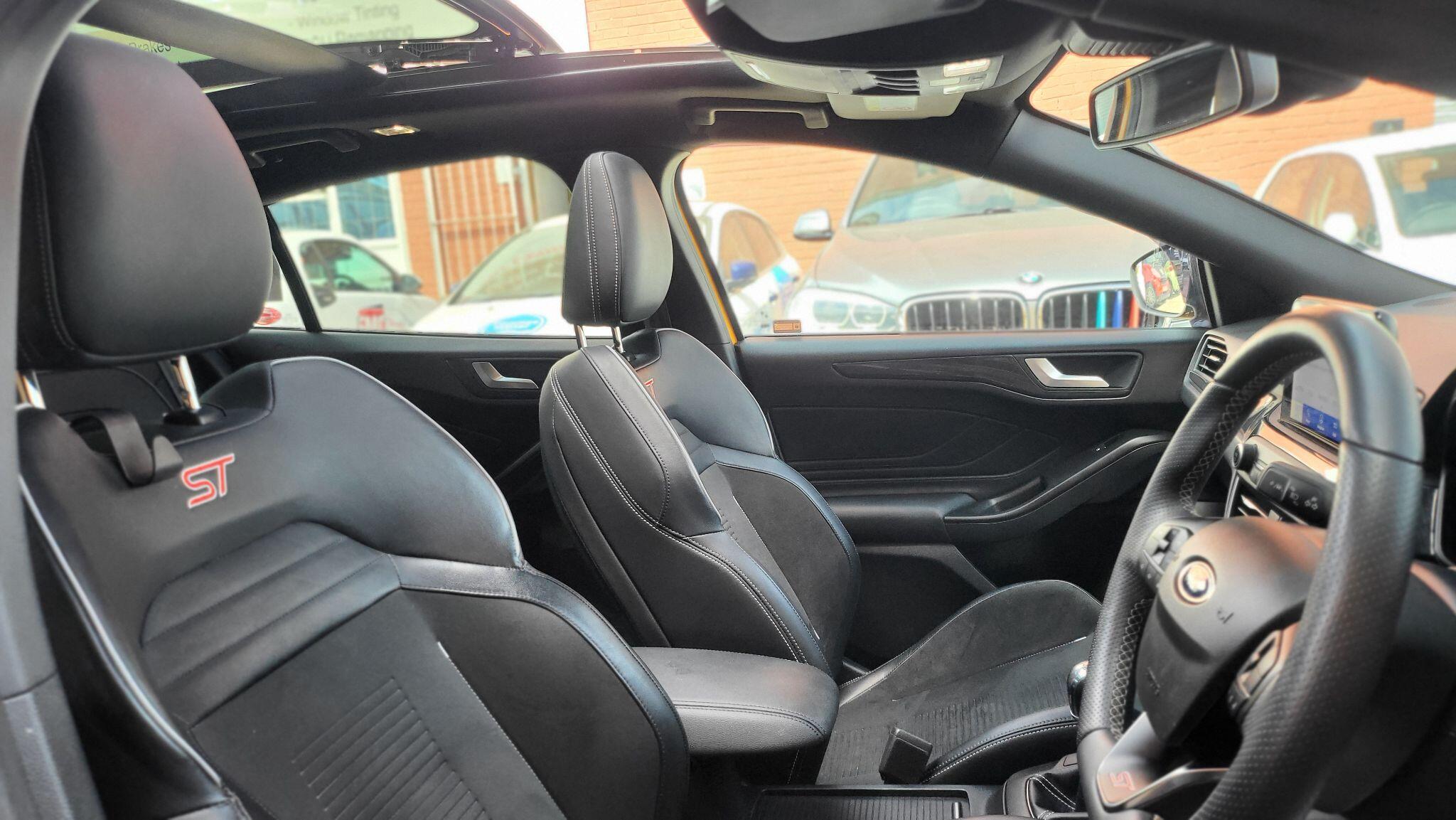Ford Focus view 18