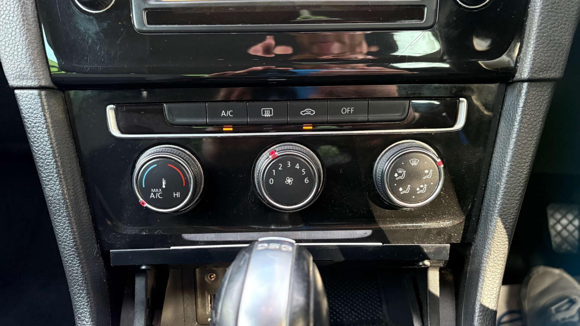Volkswagen Golf view 33