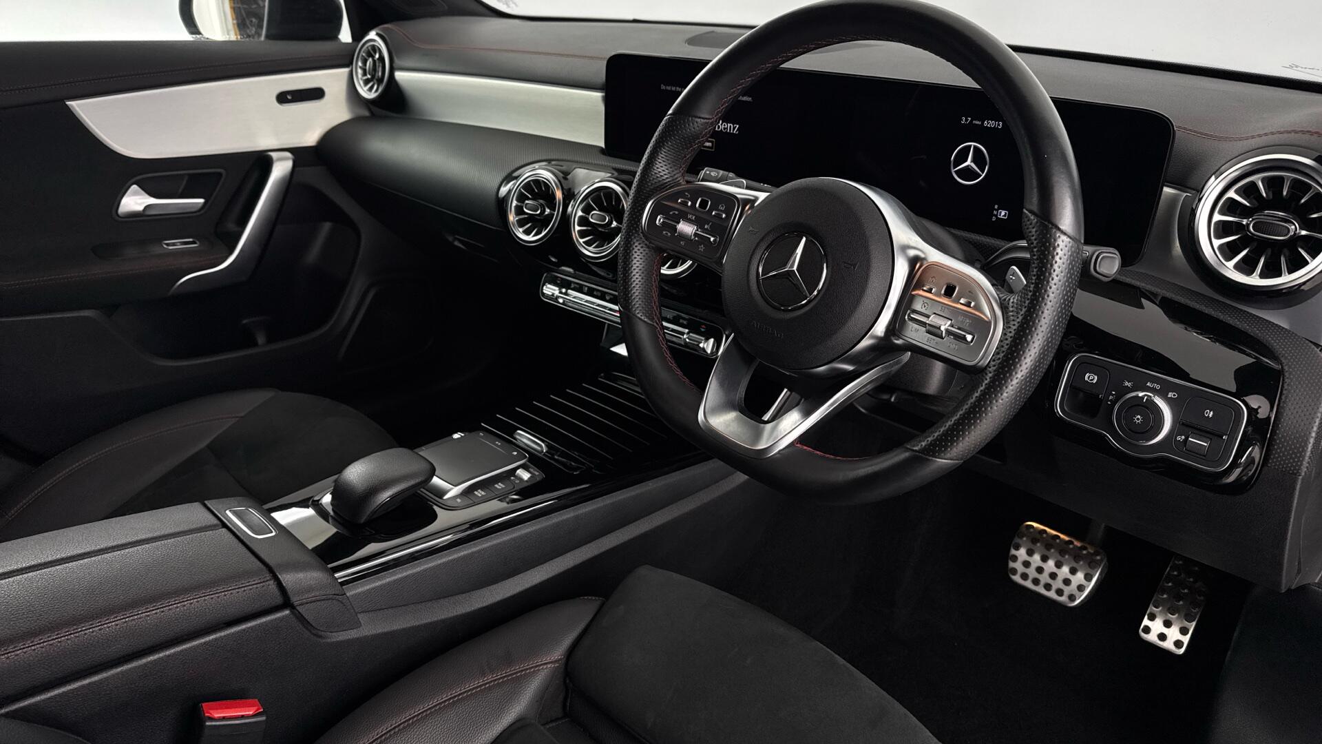 Mercedes-Benz Cla view 9