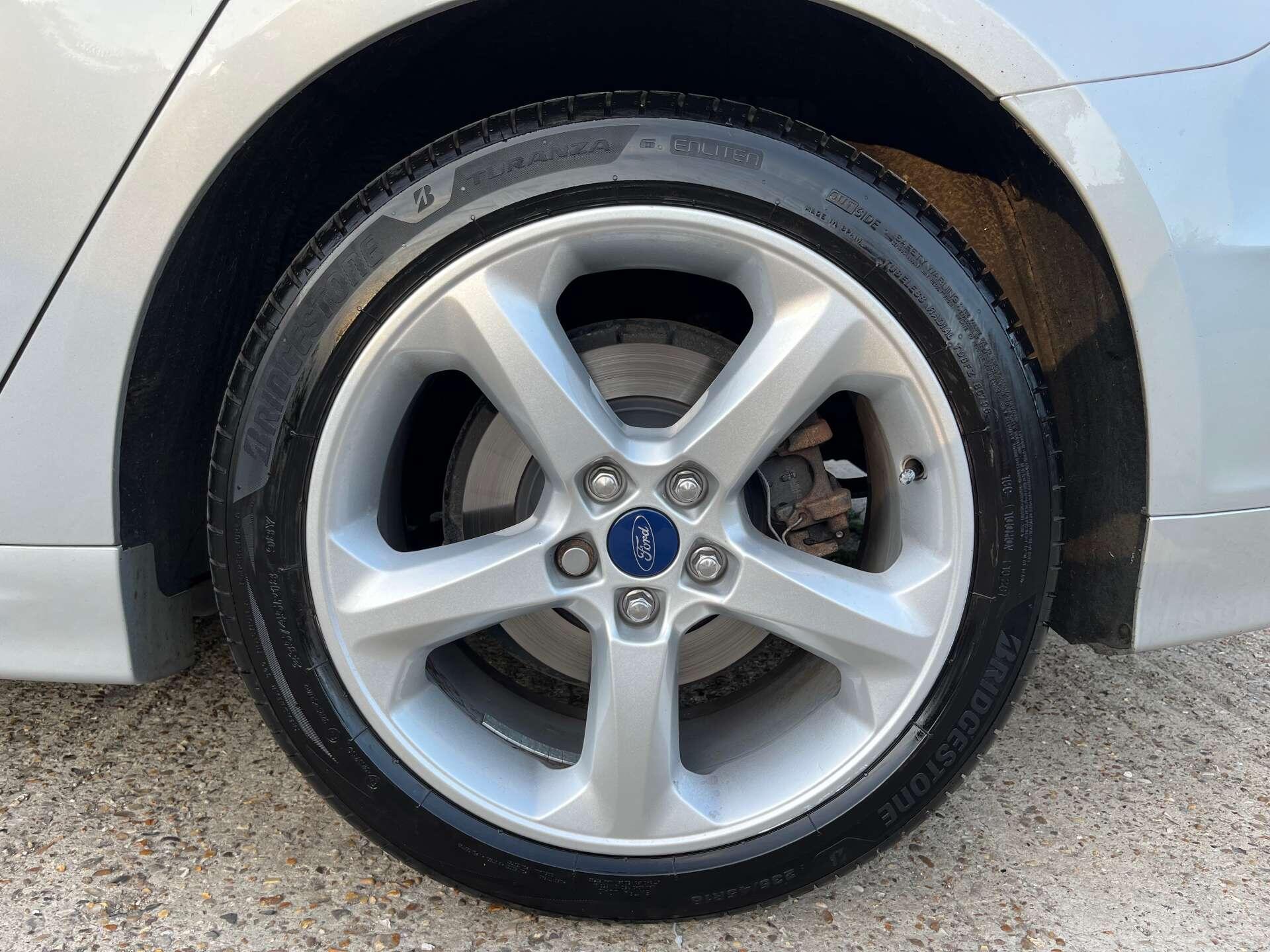 Ford Mondeo view 27