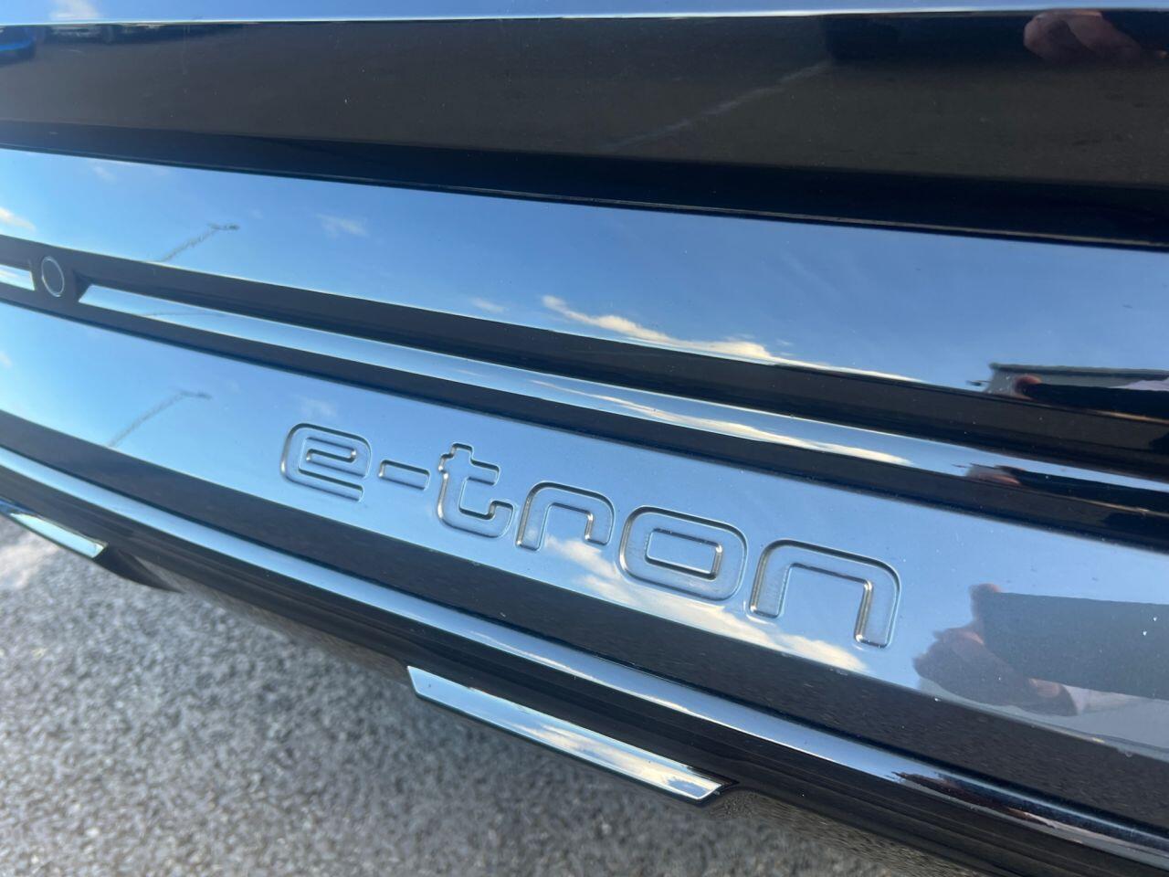 Audi Q8 E-Tron view 26