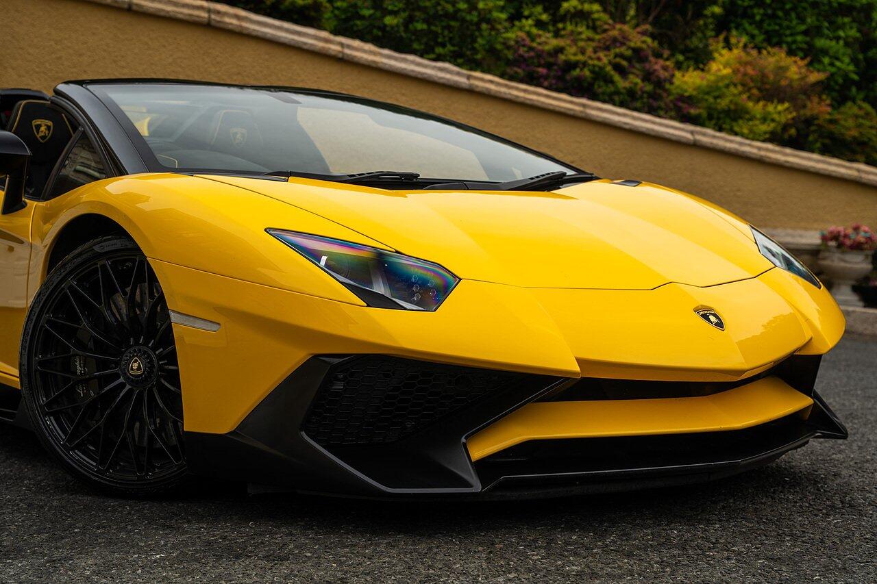Lamborghini Aventador view 29