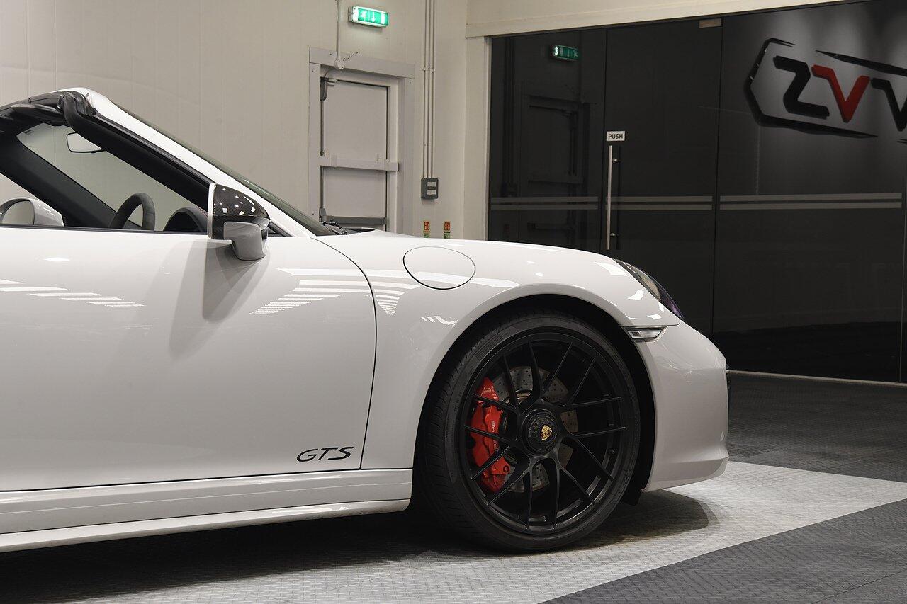 Porsche 911 view 36