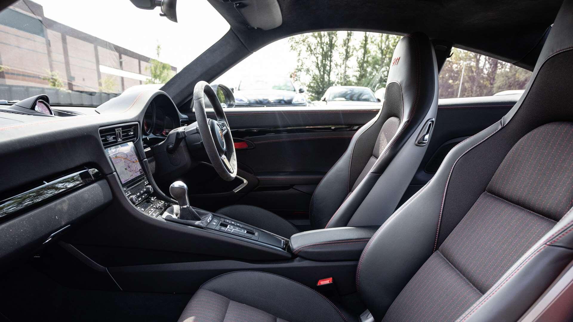 Porsche 911 view 12