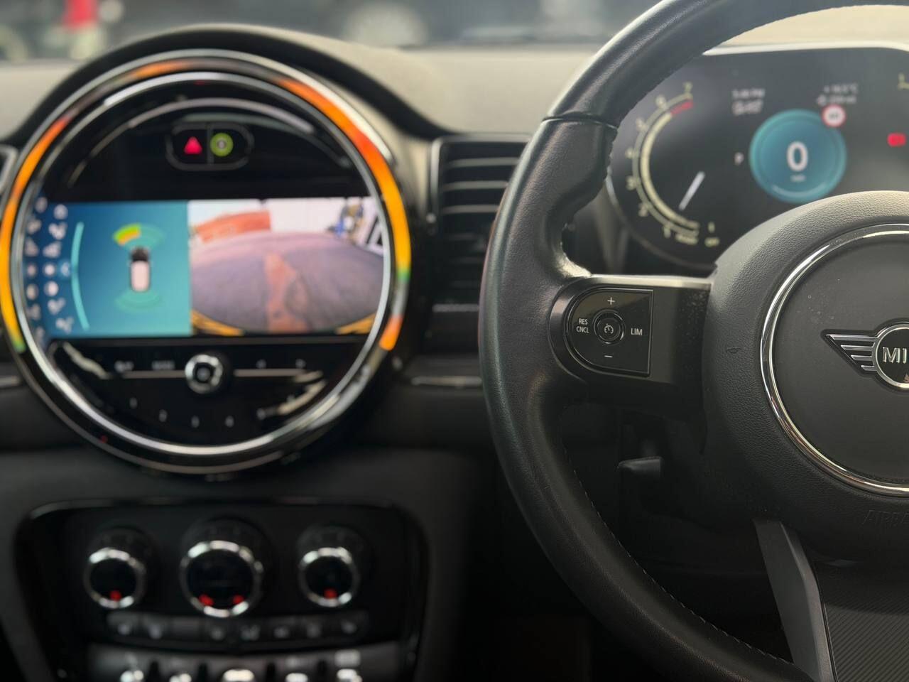 MINI Clubman view 25