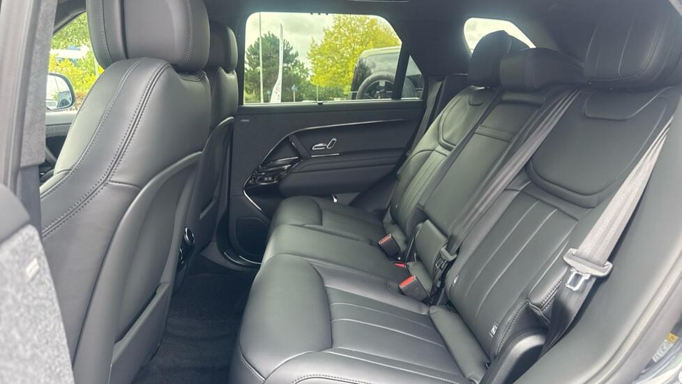 Land Rover Range Rover Sport view 4