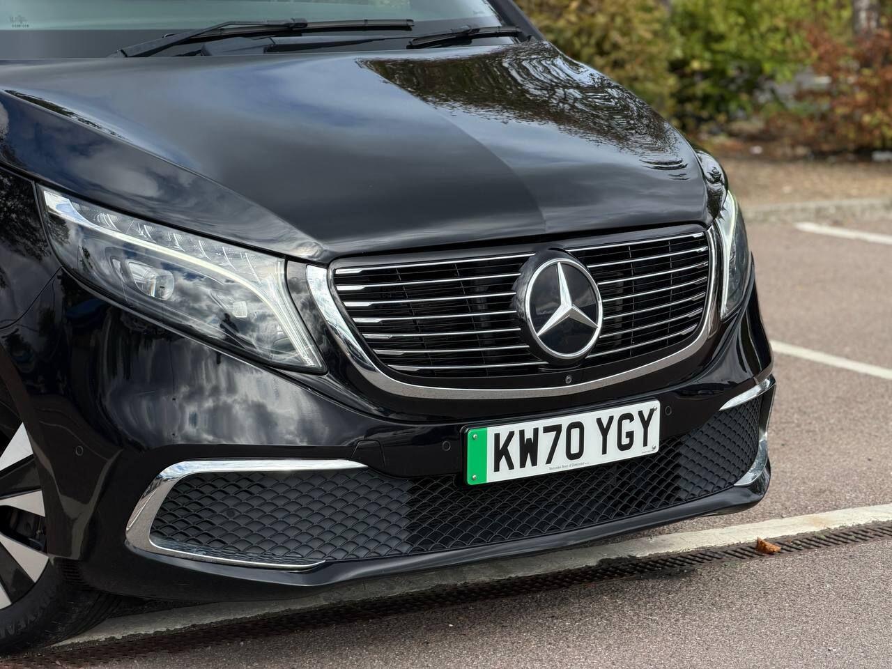 Mercedes-Benz Eqv view 64