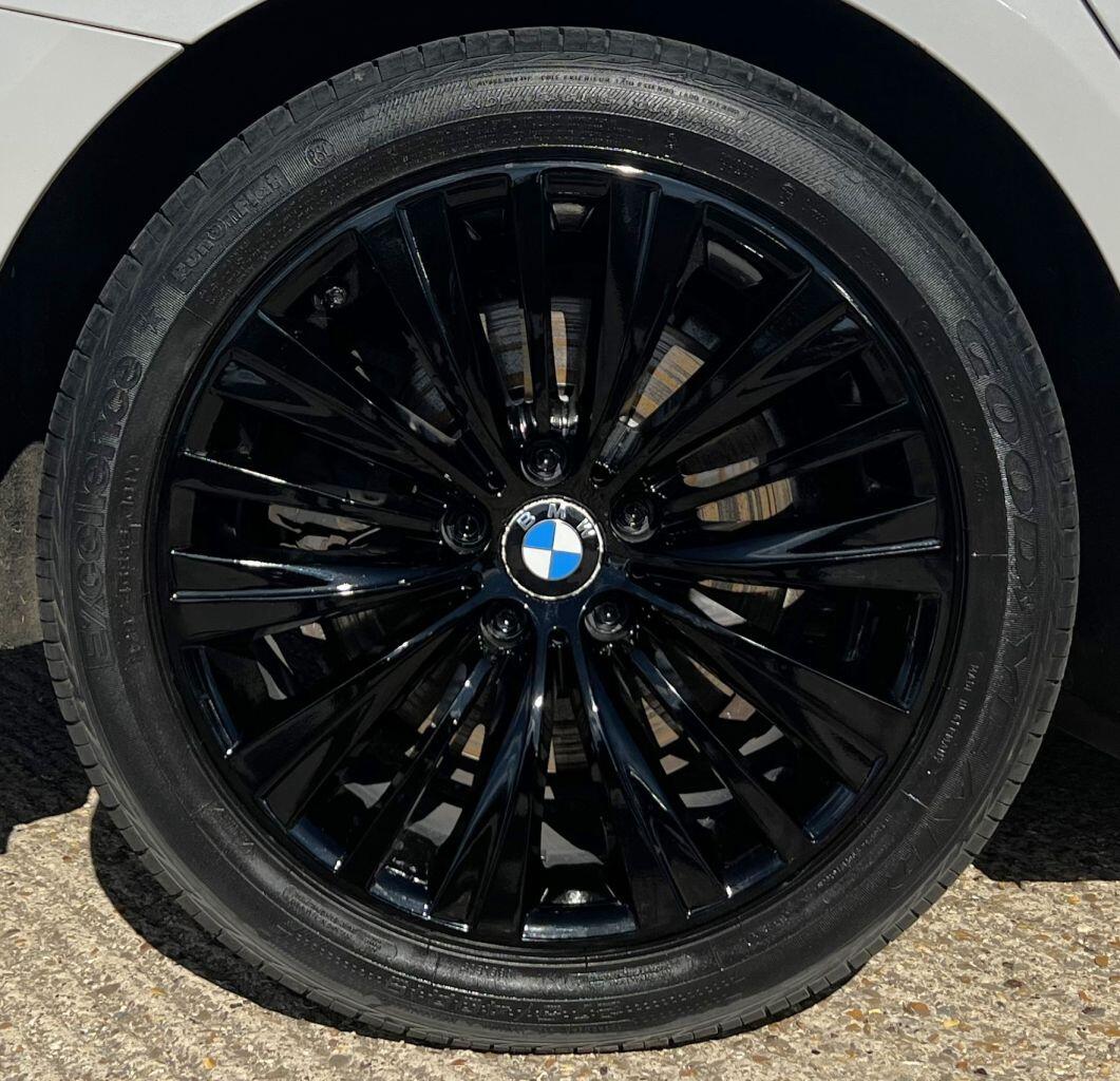 BMW 5 Series view 9