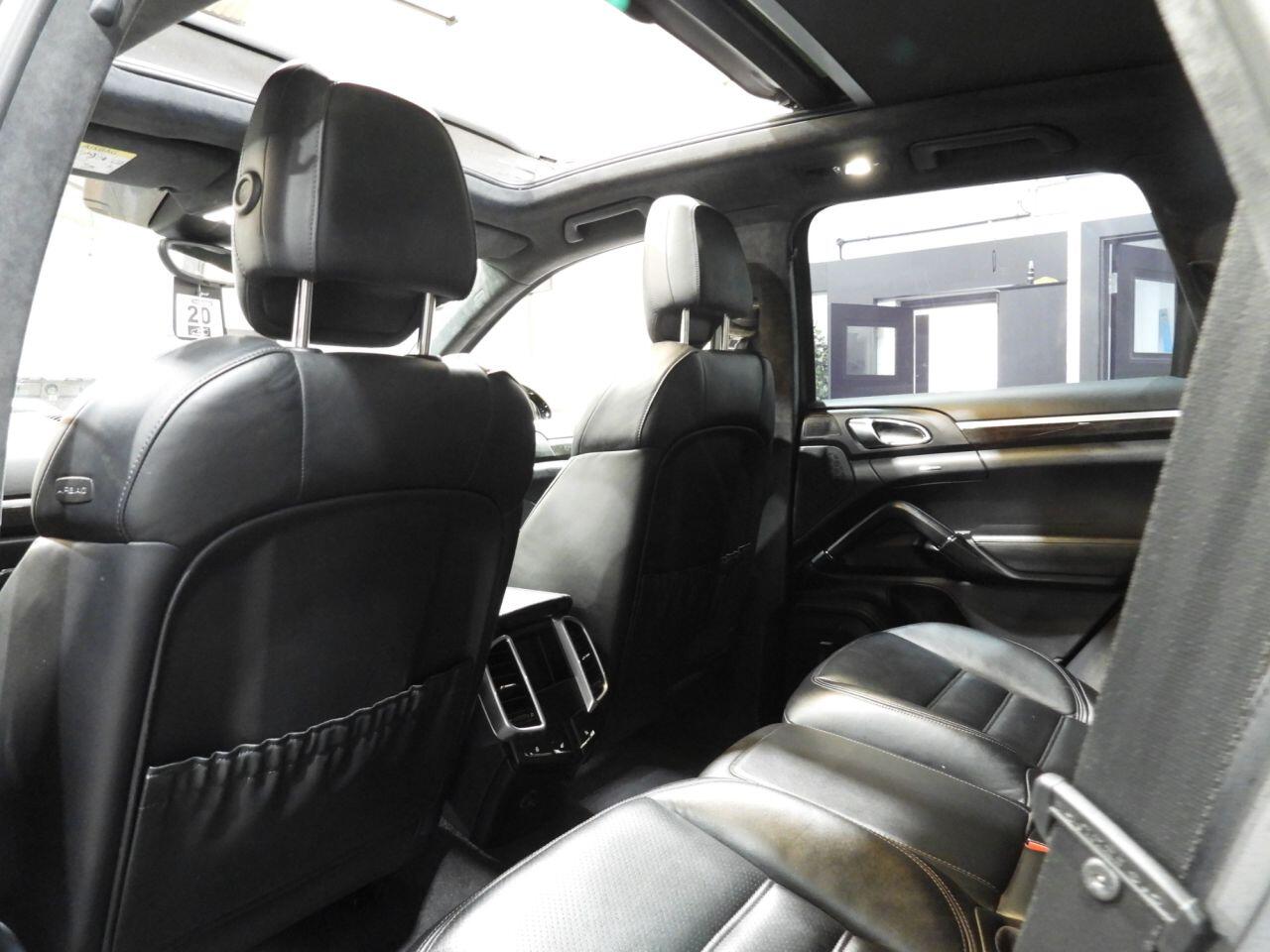 Porsche Cayenne view 20