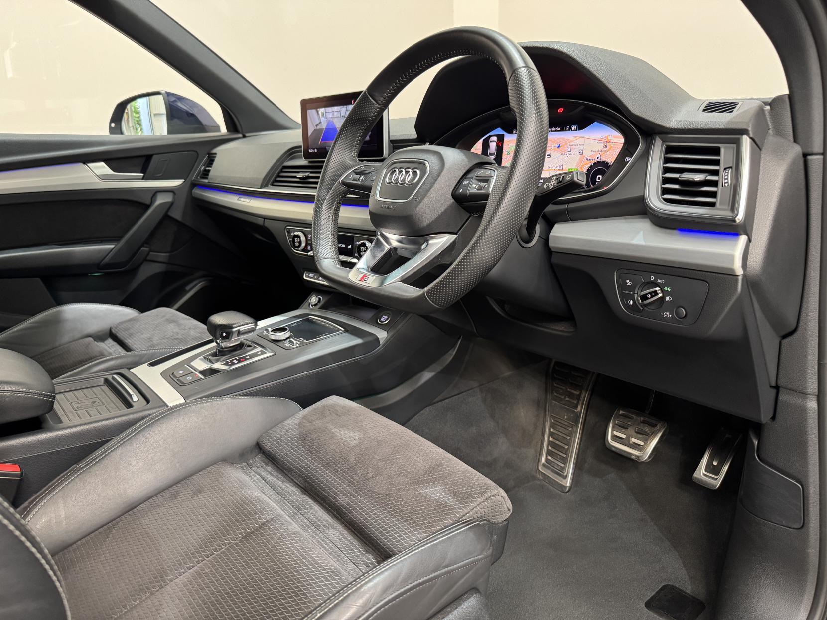 Audi Q5 view 20