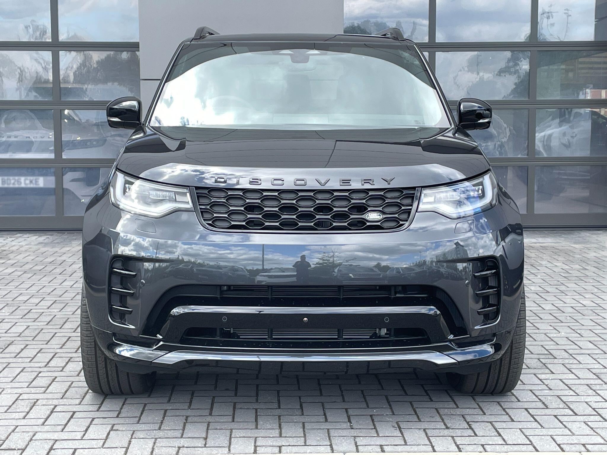 Land Rover Discovery view 3