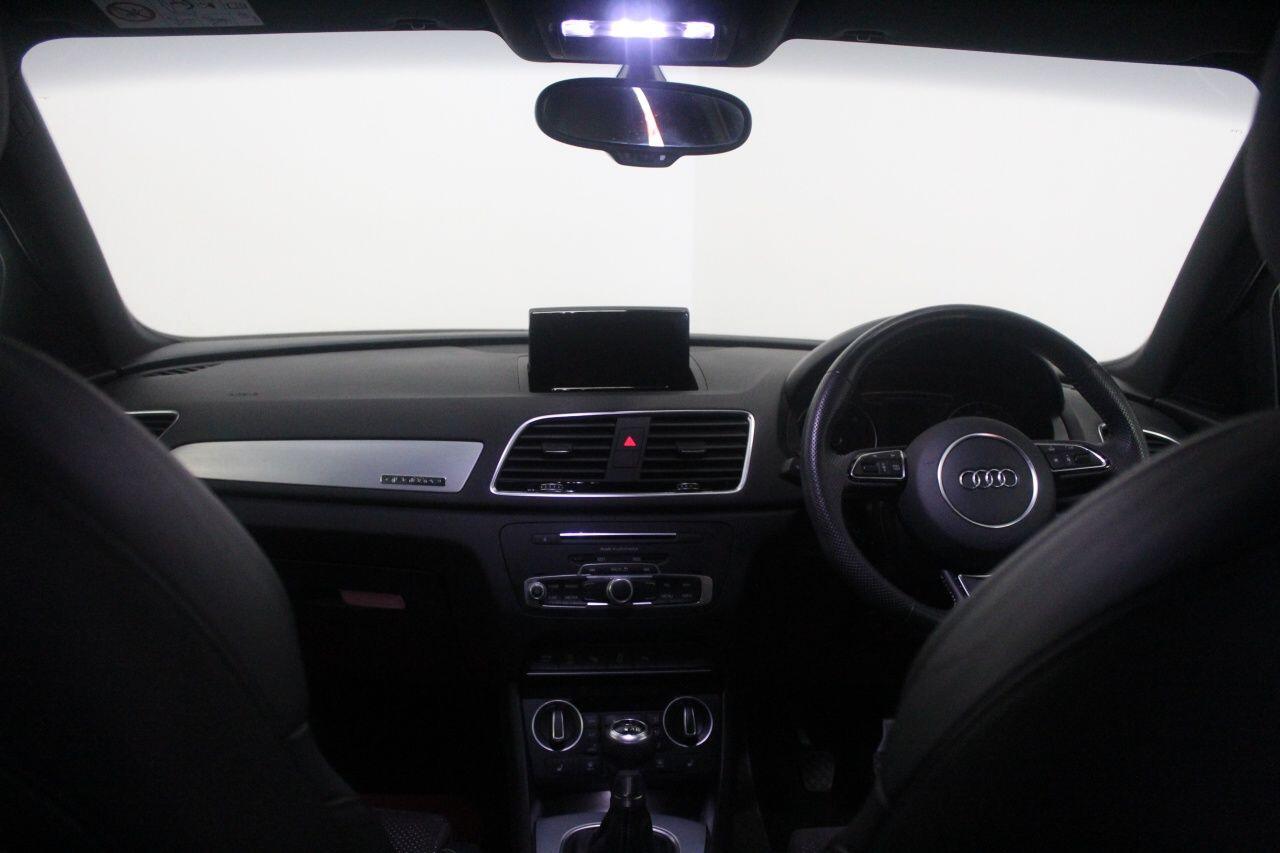 Audi Q3 view 30