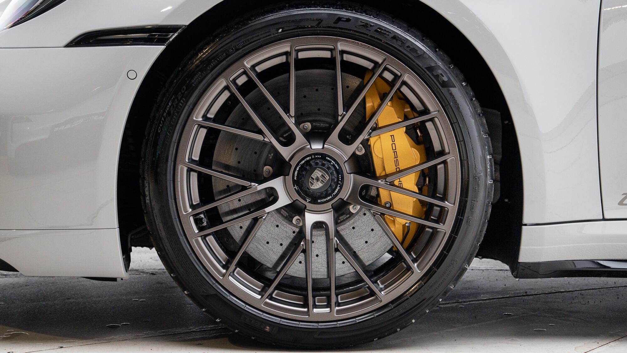 Porsche 911 view 27