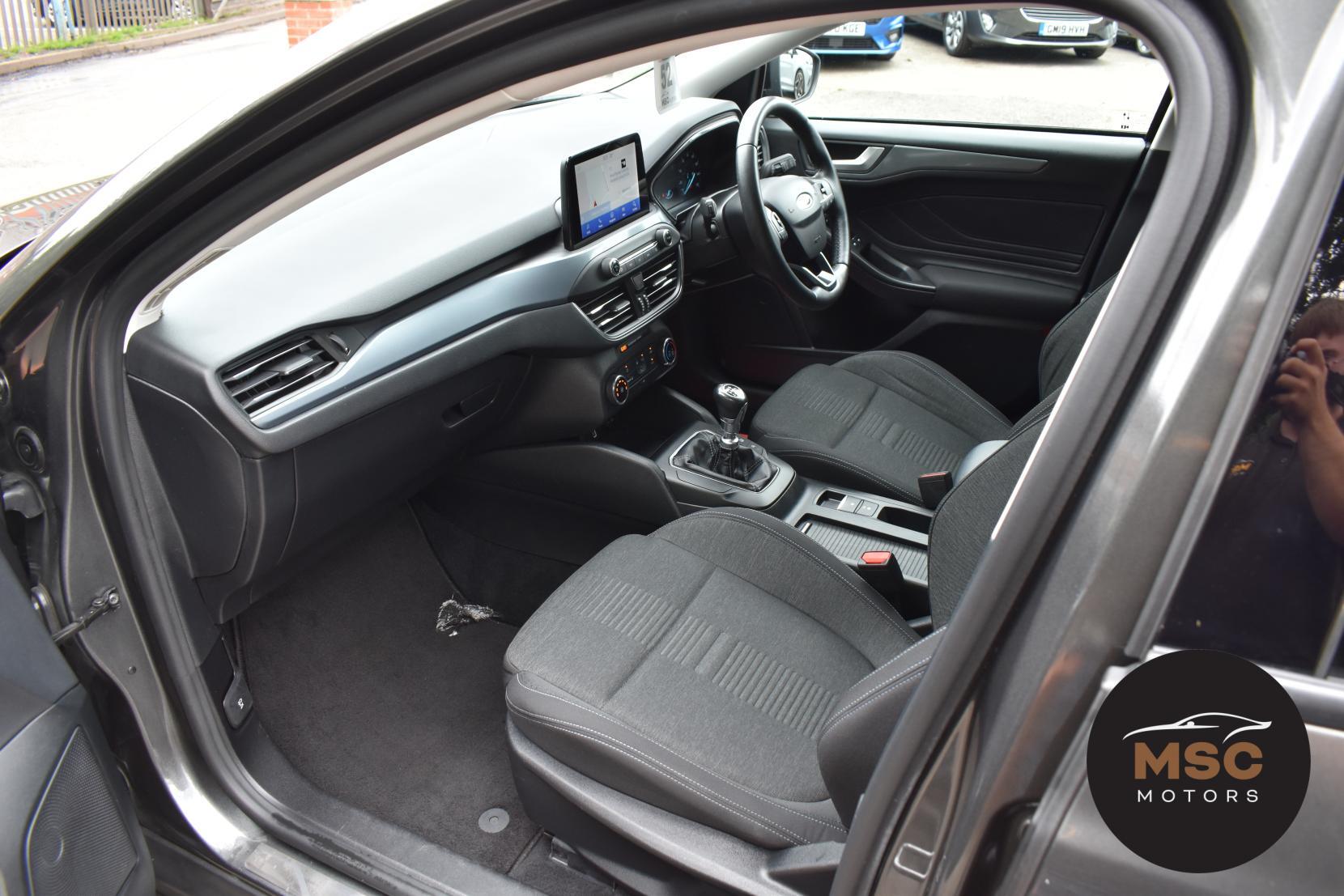 Ford Focus view 33