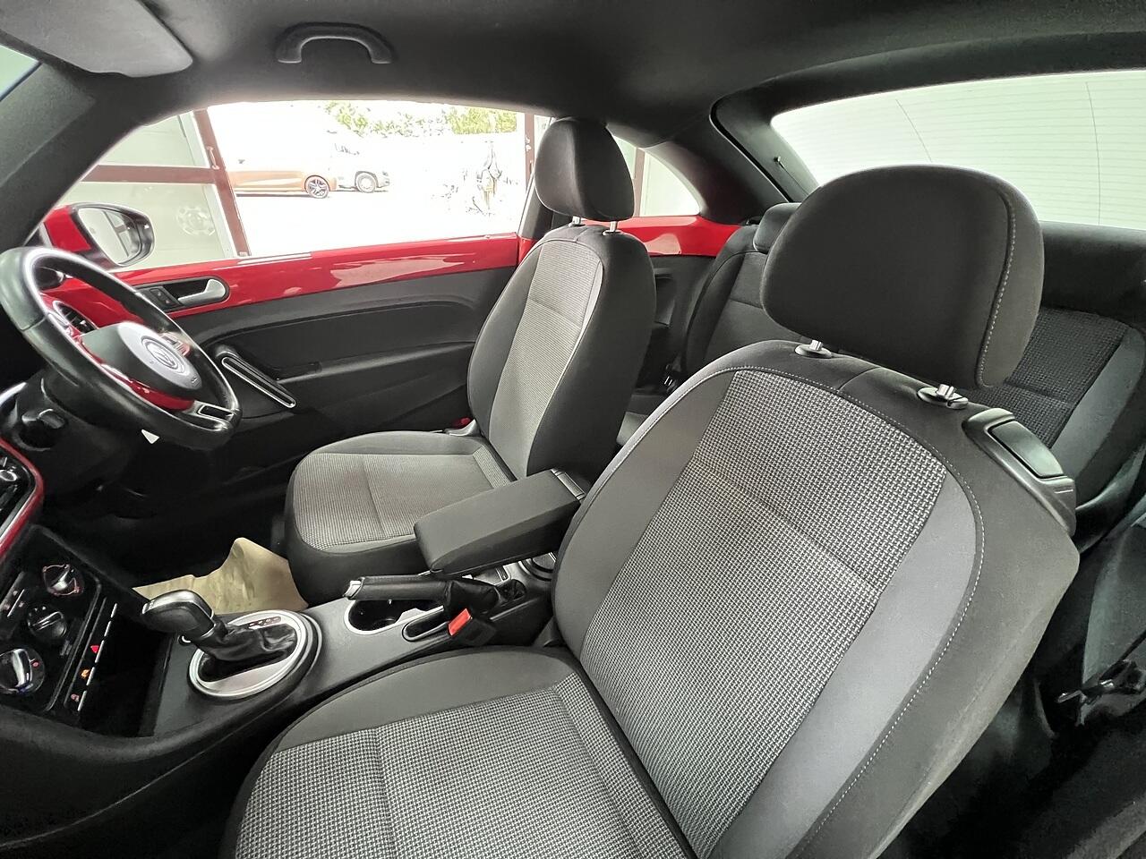 Volkswagen Beetle view 16