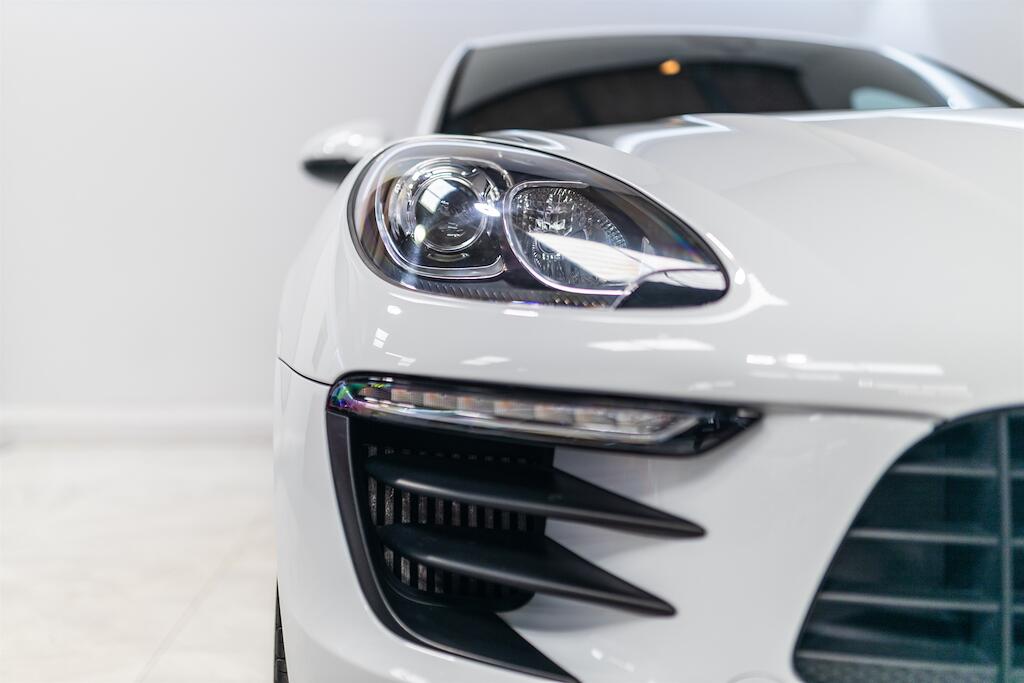 Porsche Macan view 14
