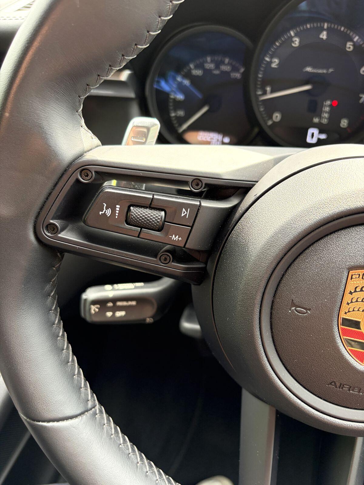 Porsche Macan view 16
