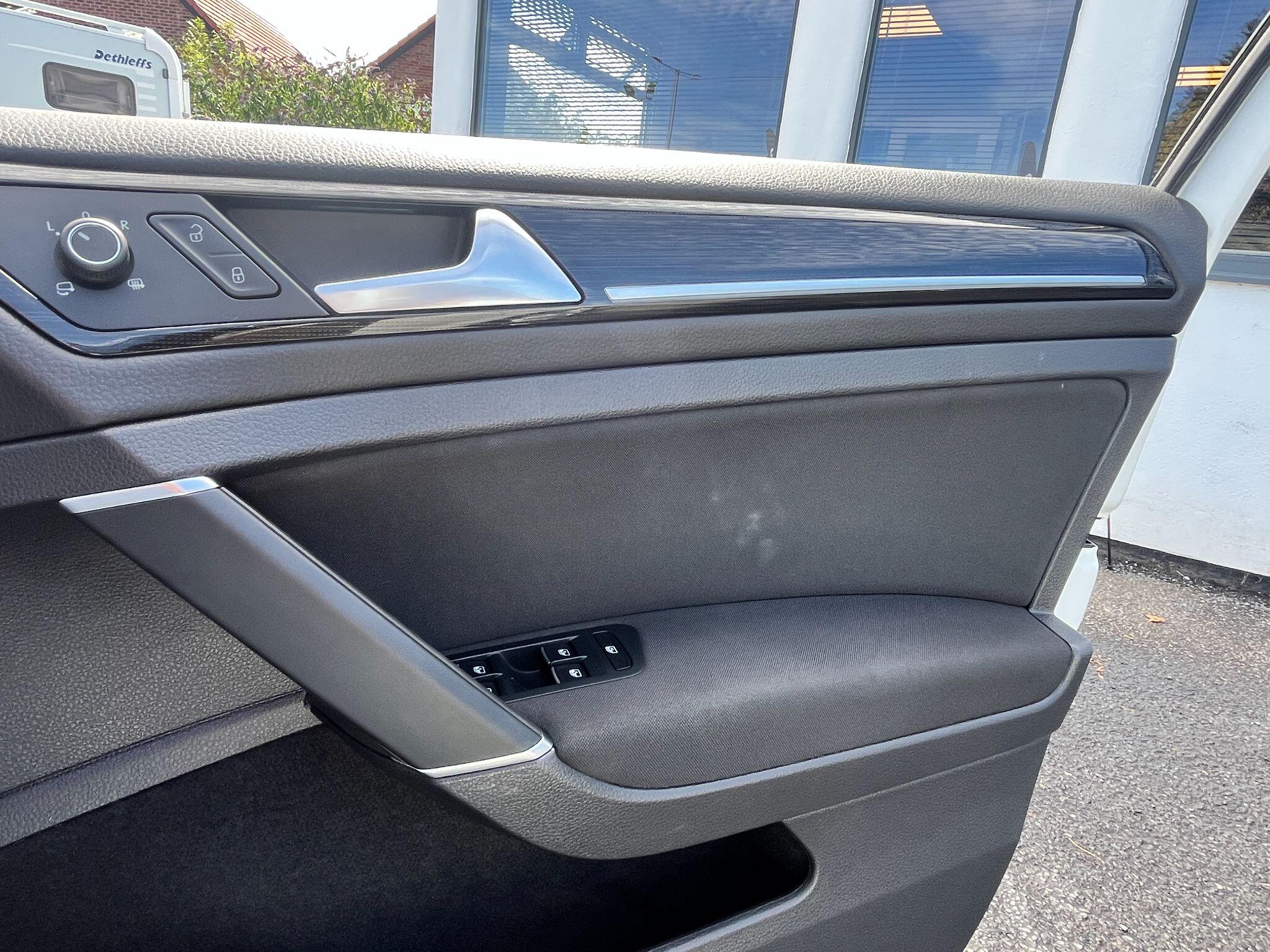 Volkswagen Golf view 13