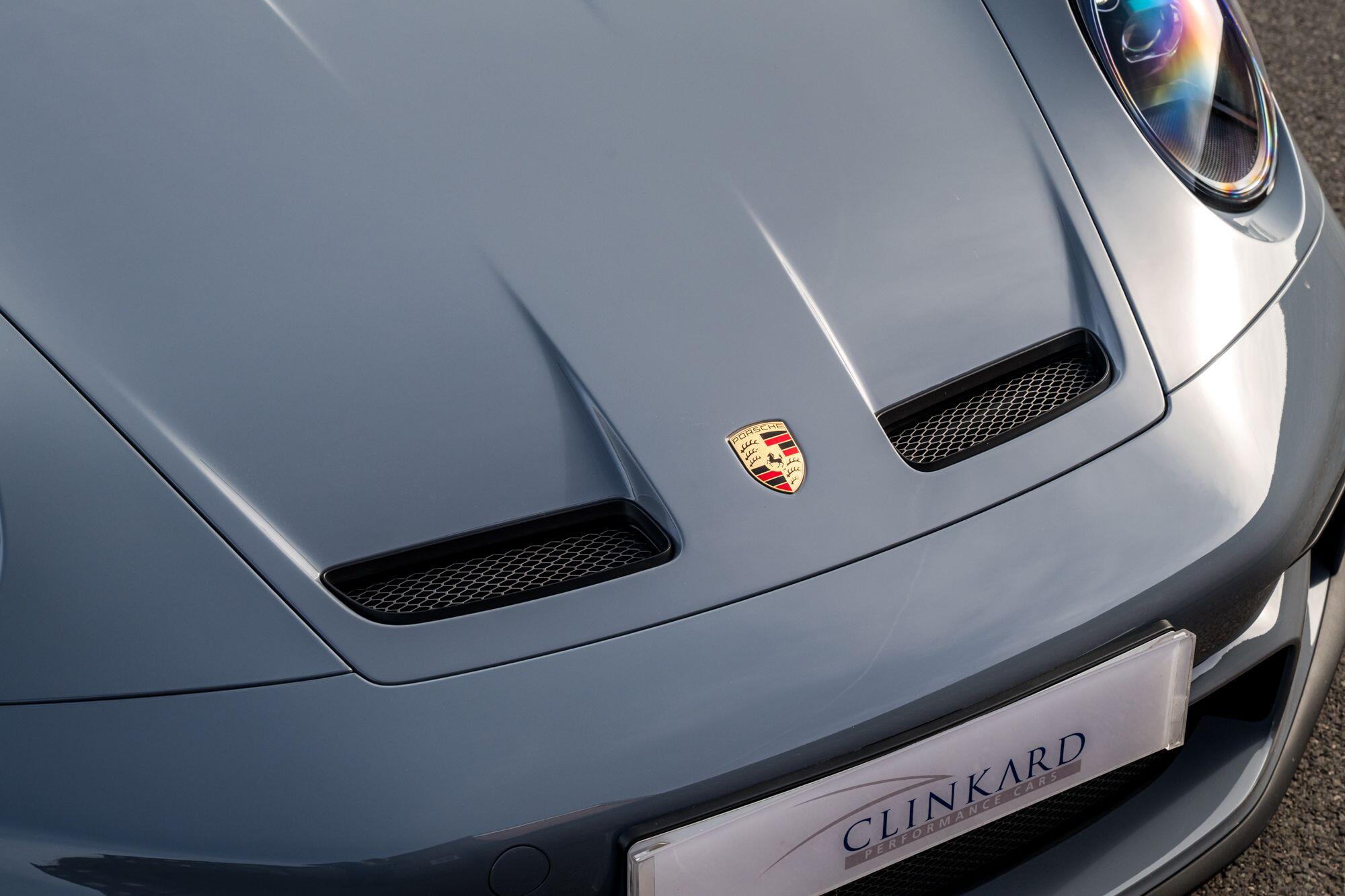 Porsche 911 view 16