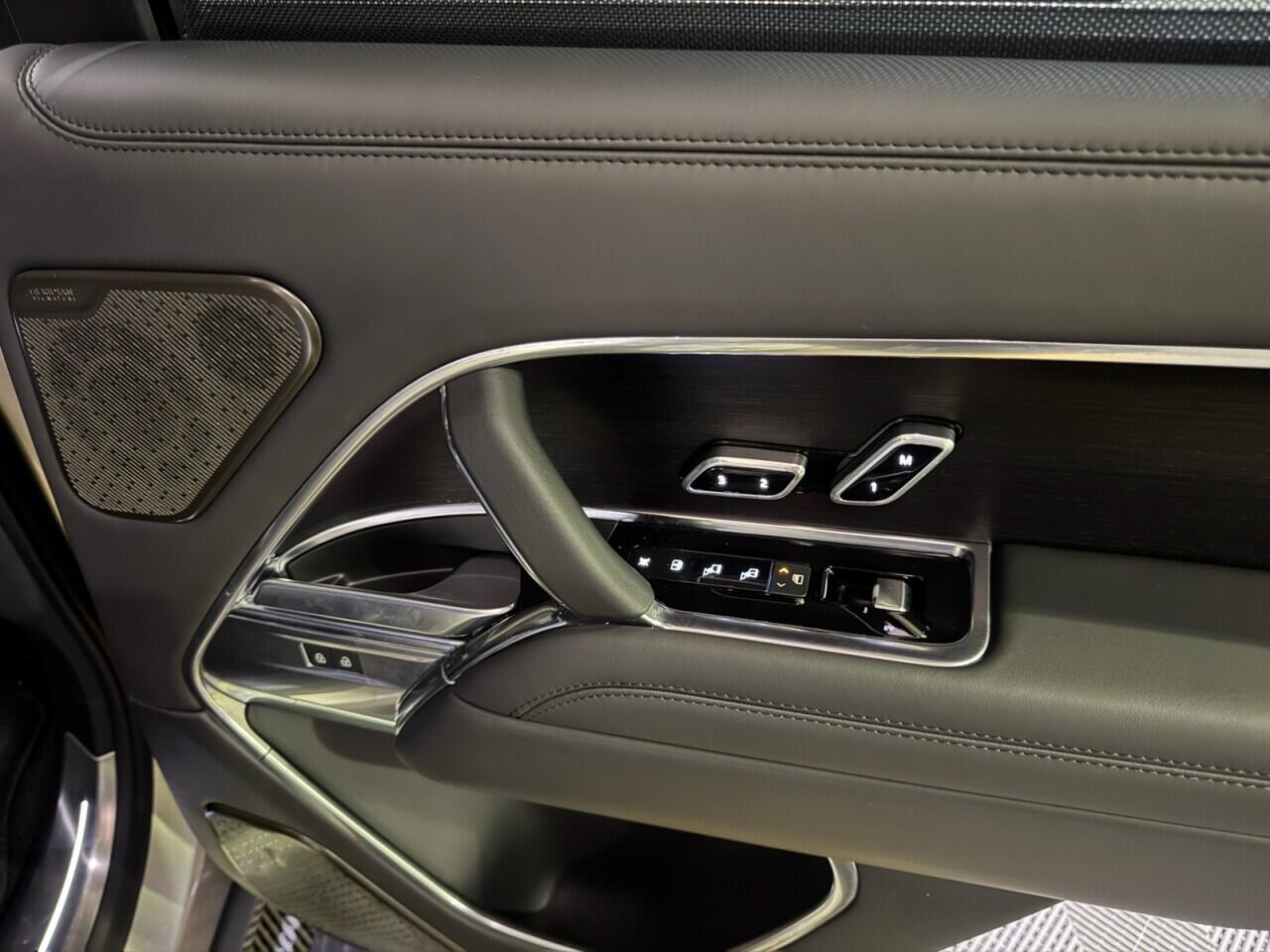 Land Rover Range Rover view 16