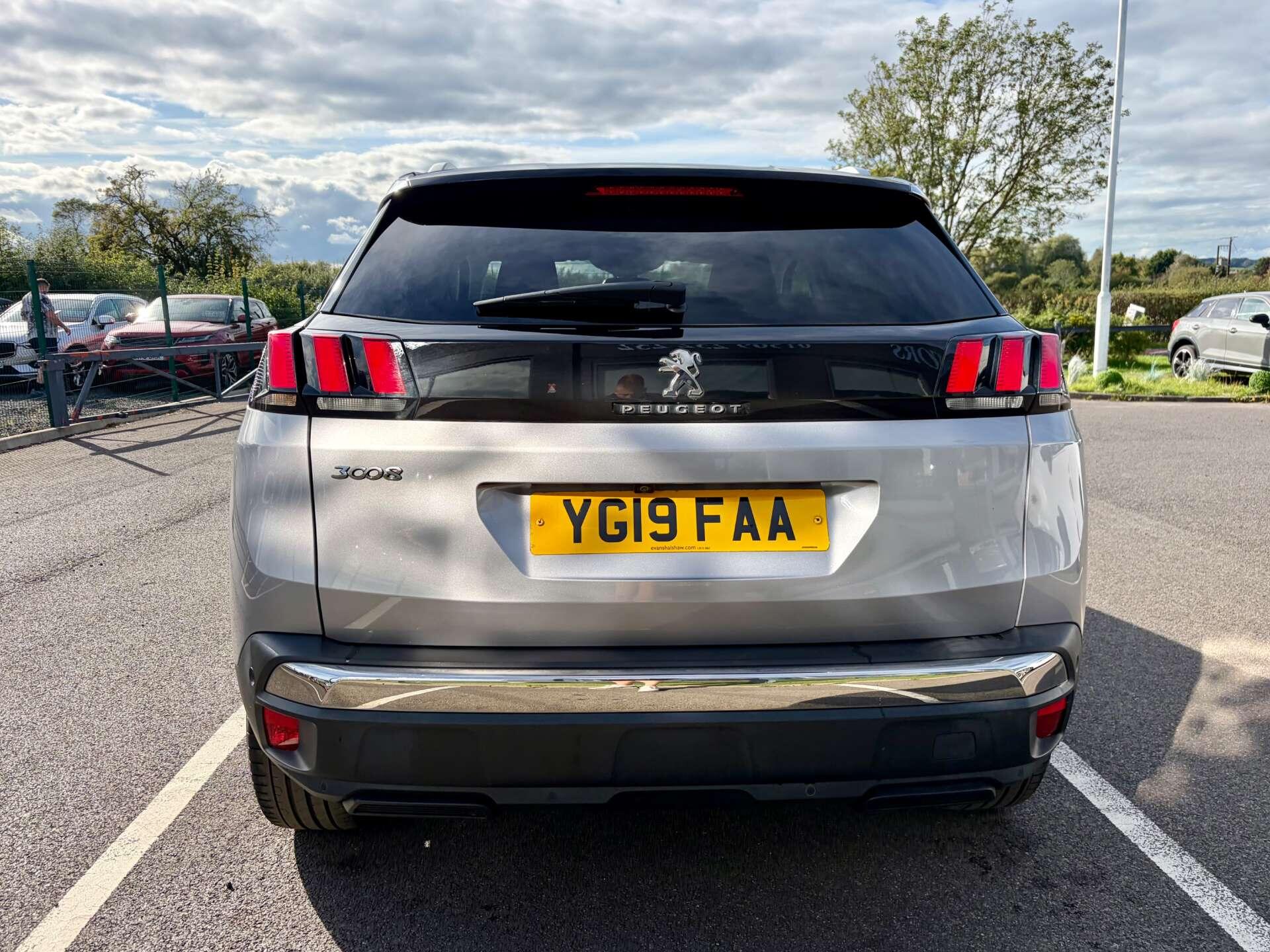 Peugeot 3008 view 7