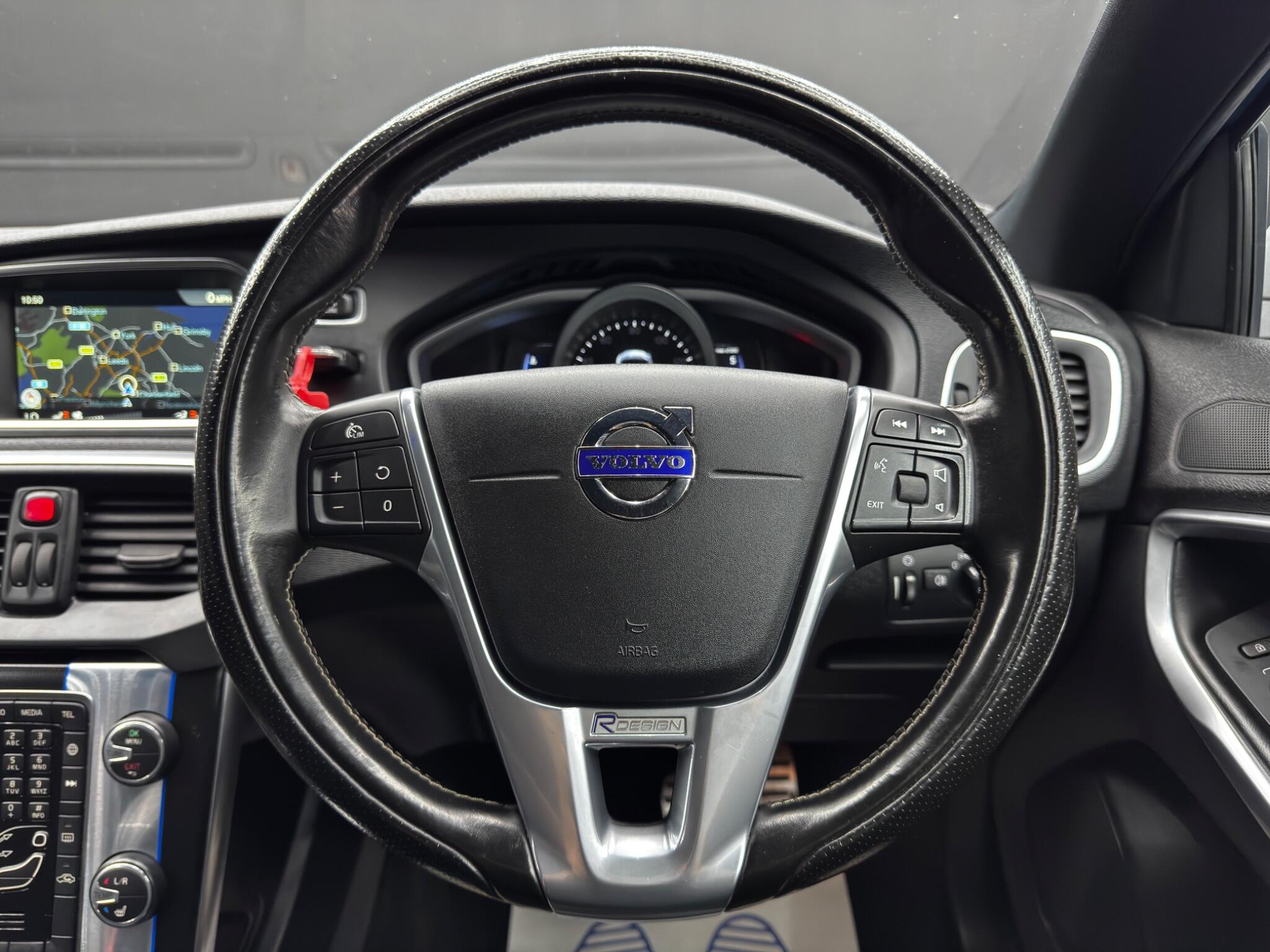 Volvo V40 view 19