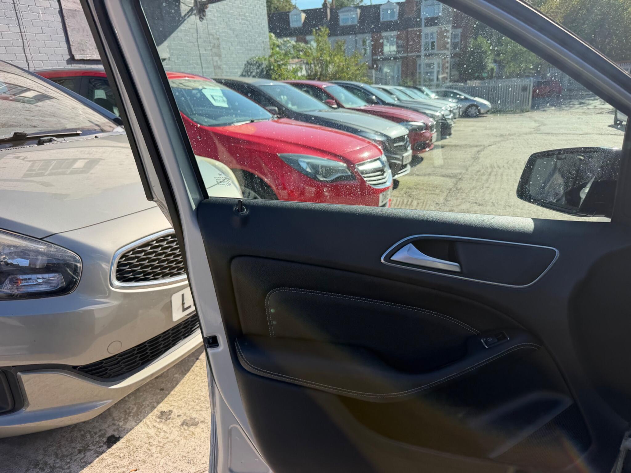 Mercedes-Benz B-Class view 13
