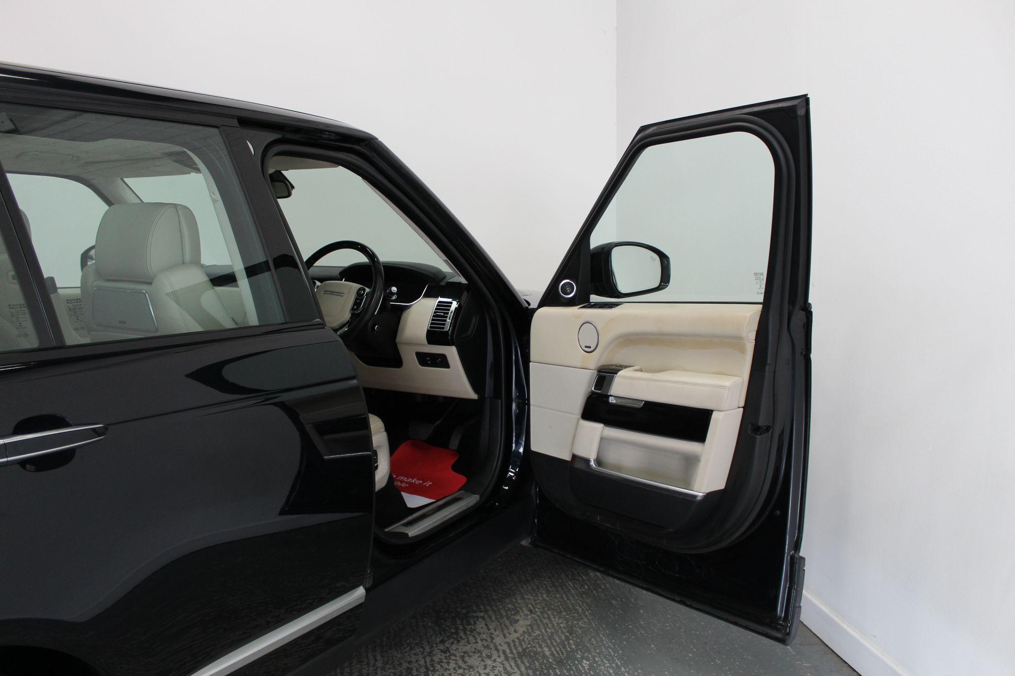 Land Rover Range Rover view 32