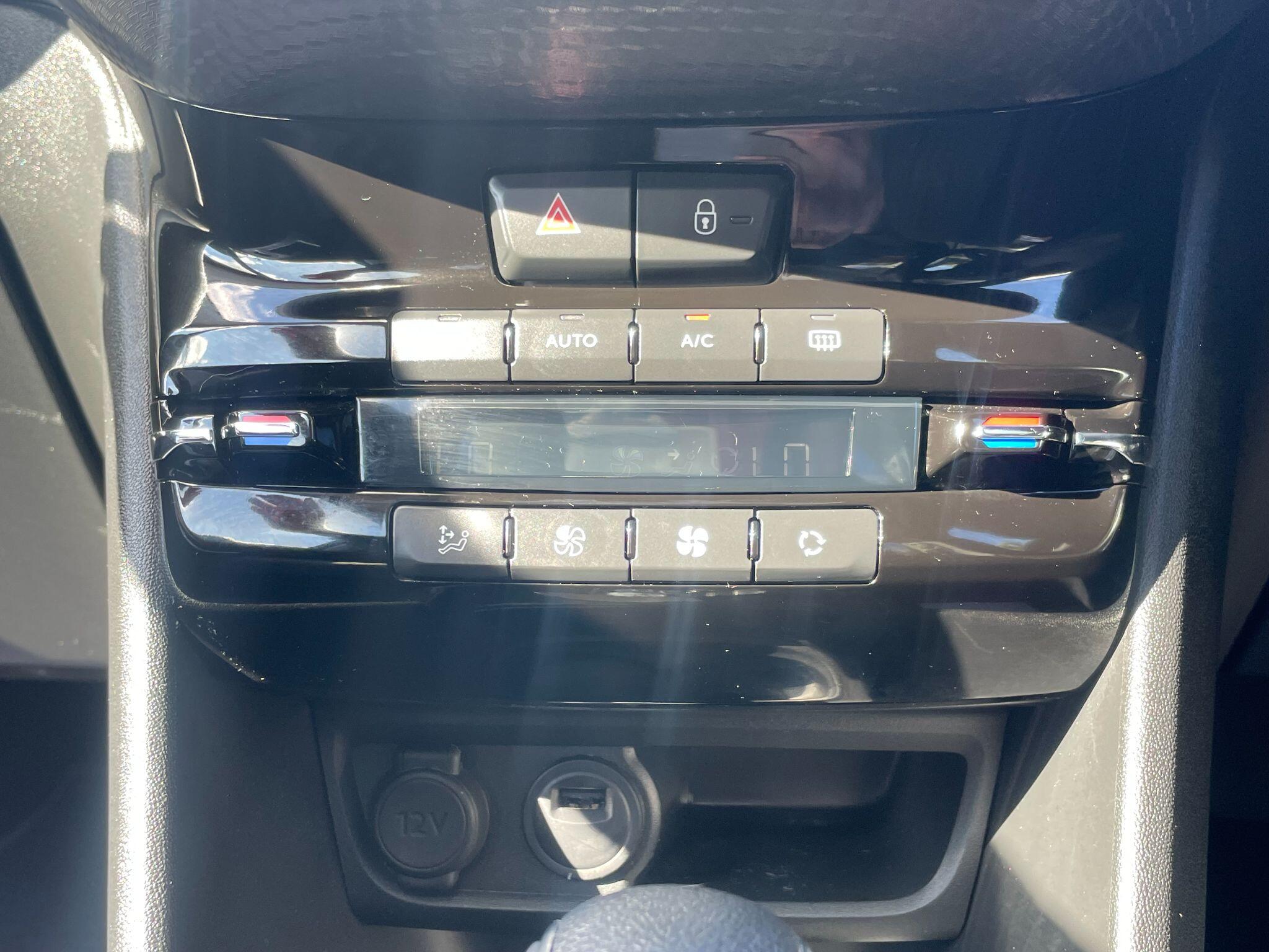 Peugeot 2008 view 28