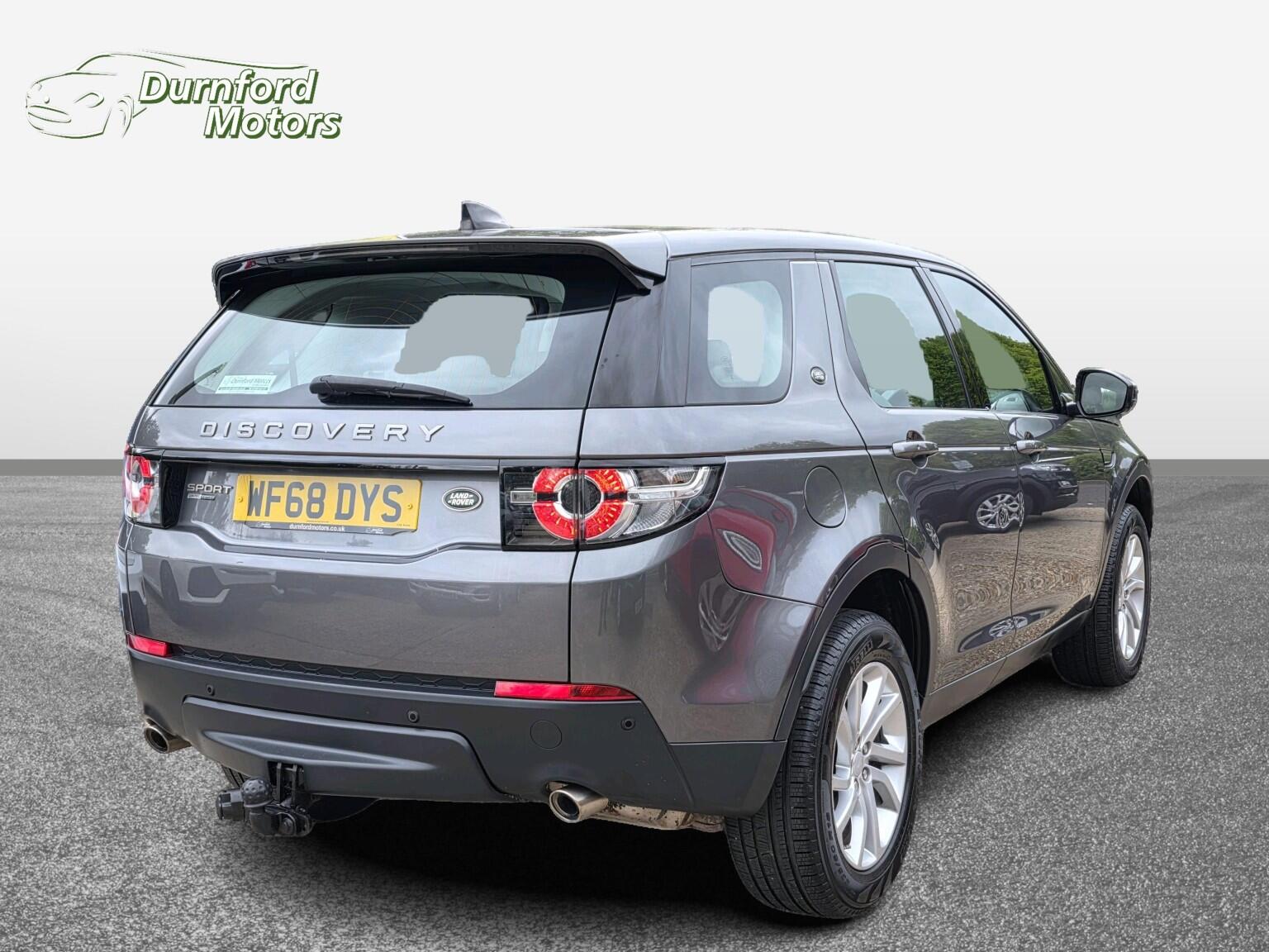 Land Rover Discovery Sport view 4